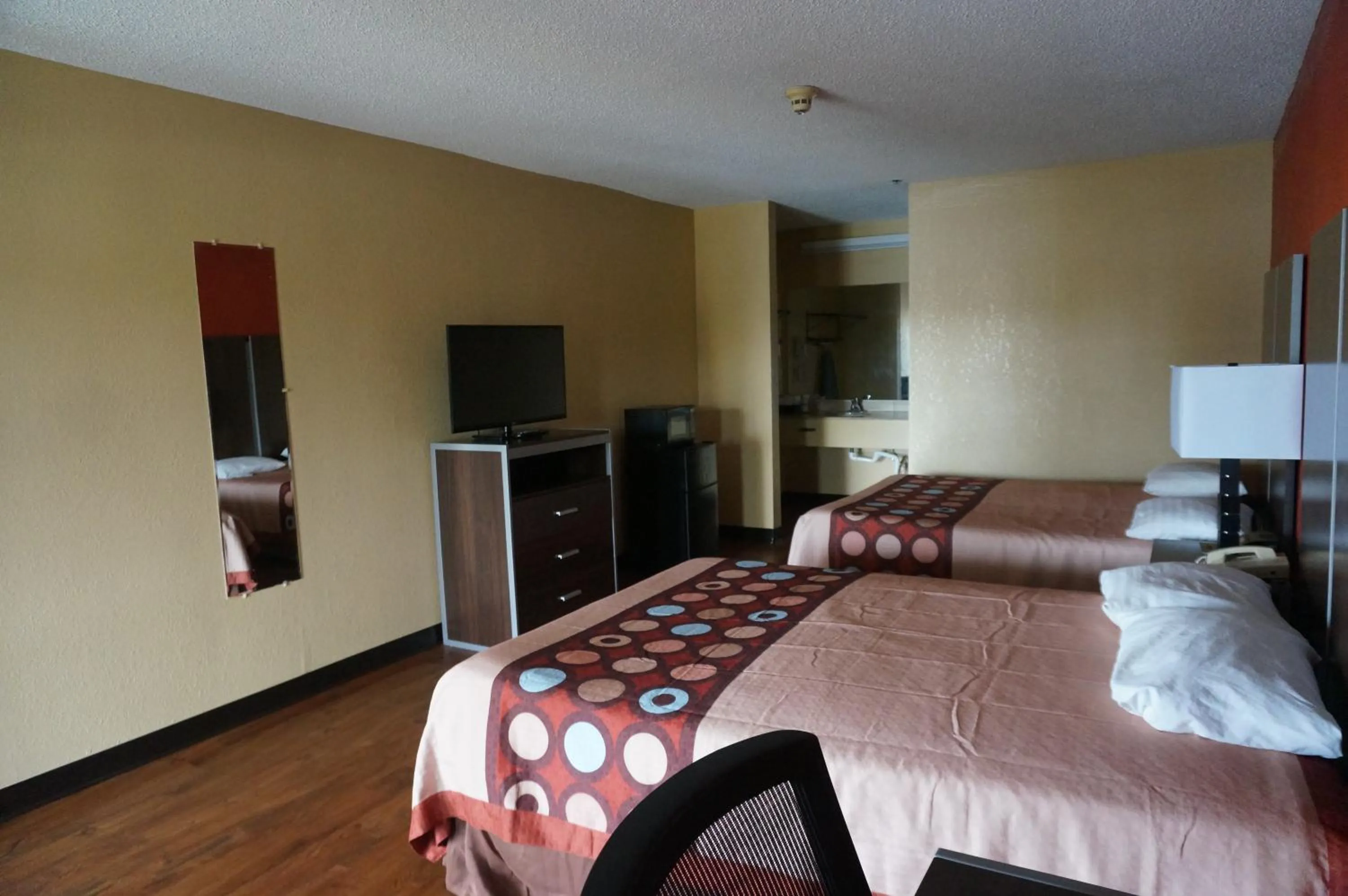 Photo of the whole room, Bed in Stockbridge Inn