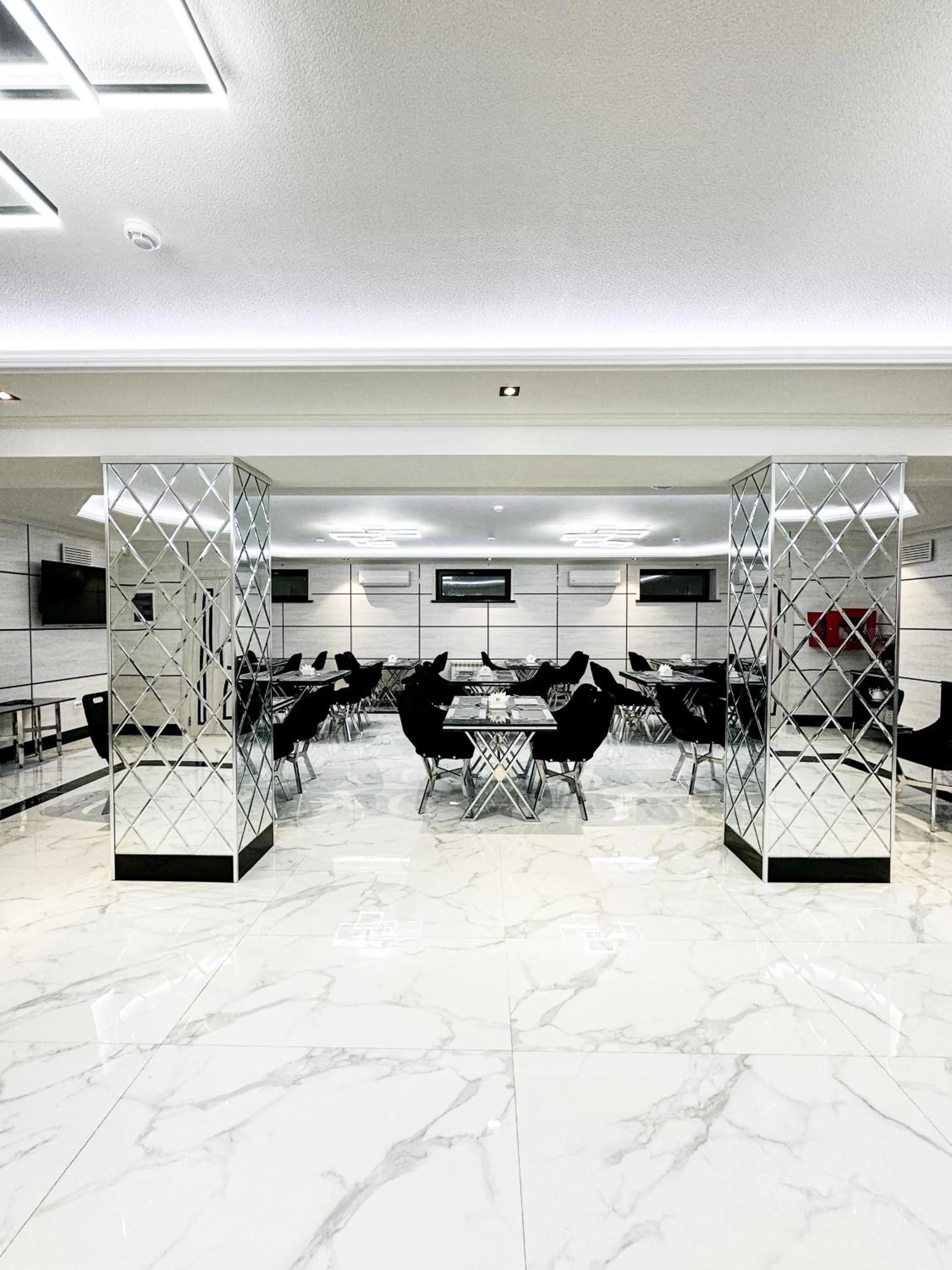 Restaurant/places to eat in De Villa Hotel