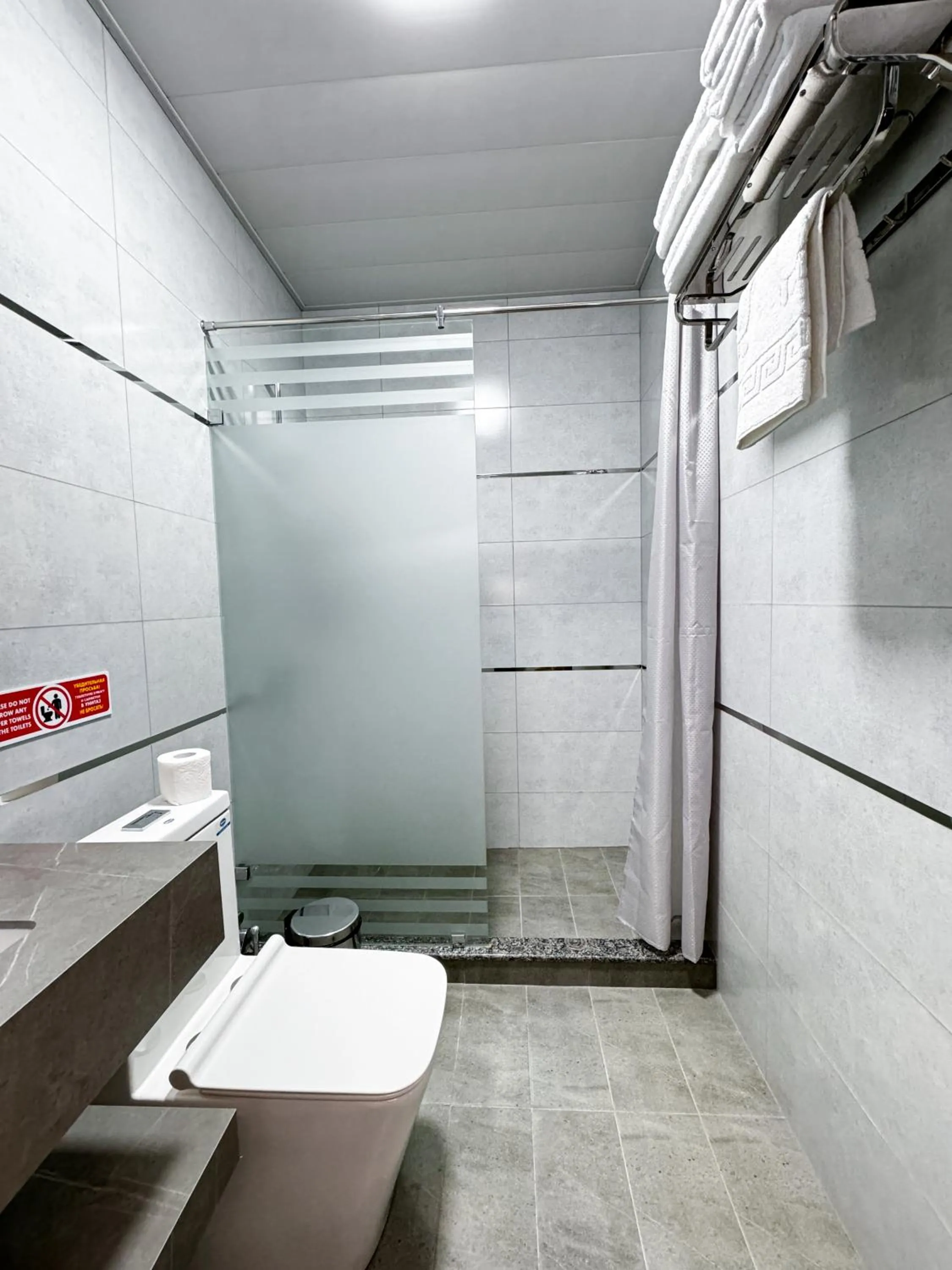 Shower in De Villa Hotel