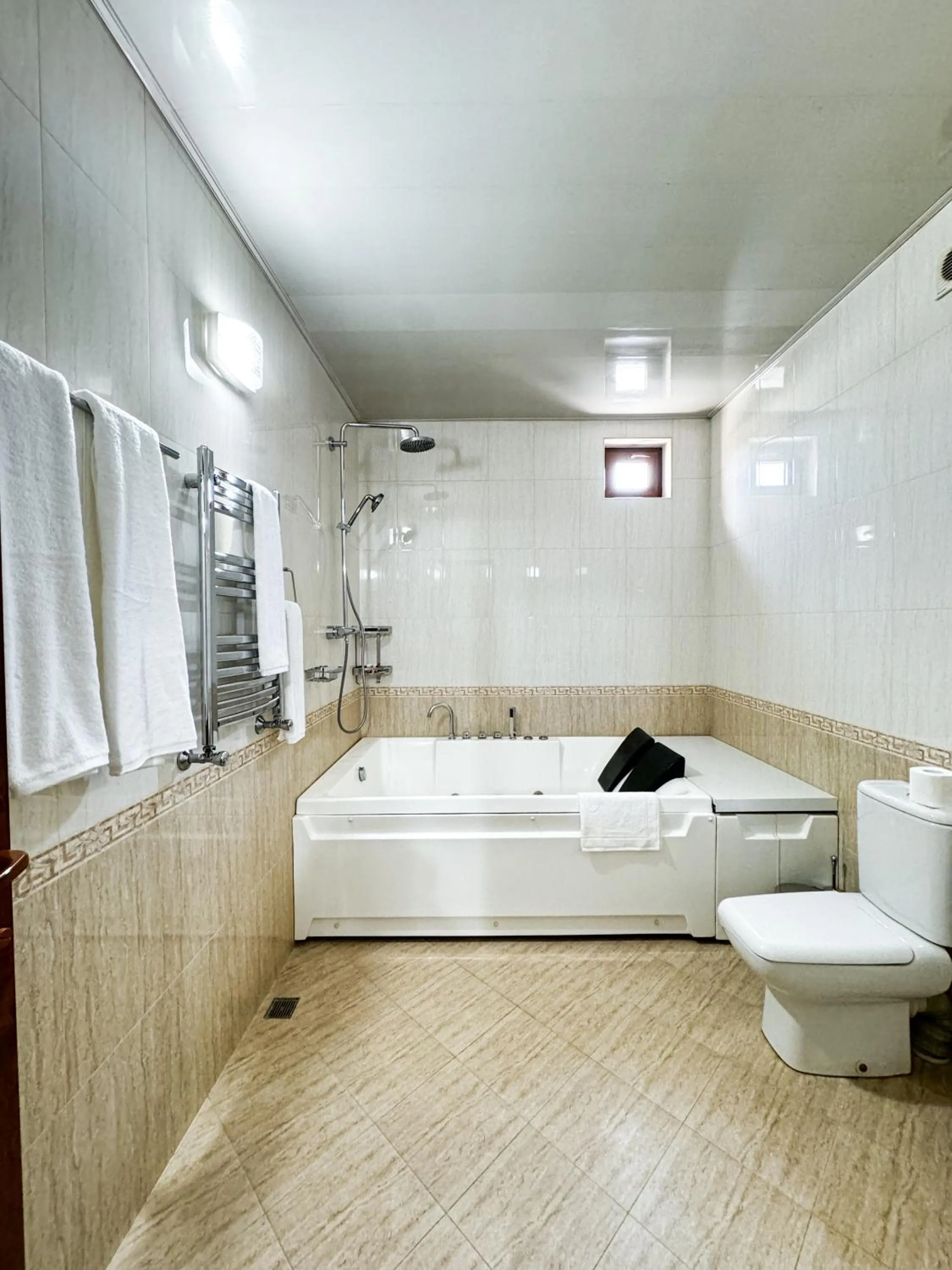 Shower in De Villa Hotel