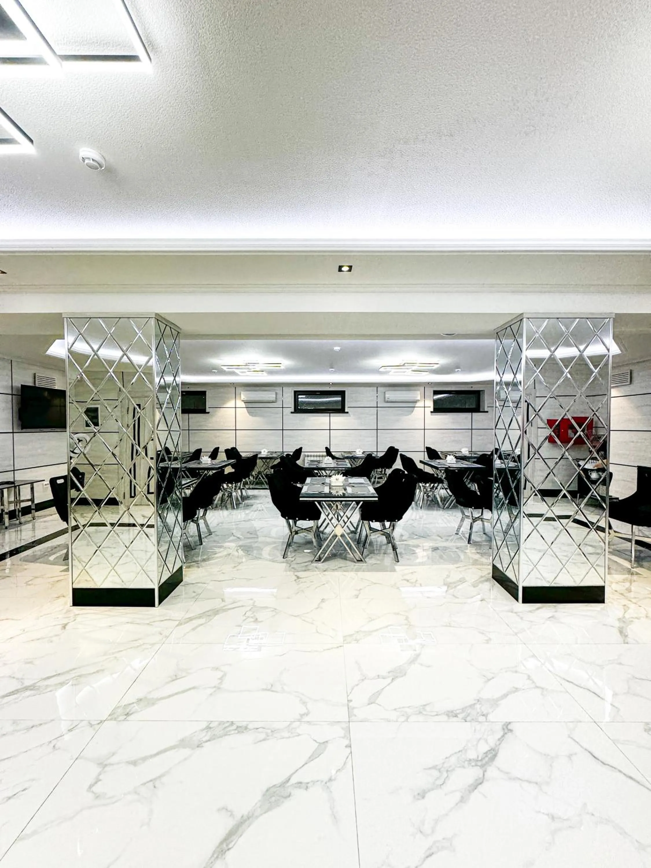 Restaurant/places to eat in De Villa Hotel