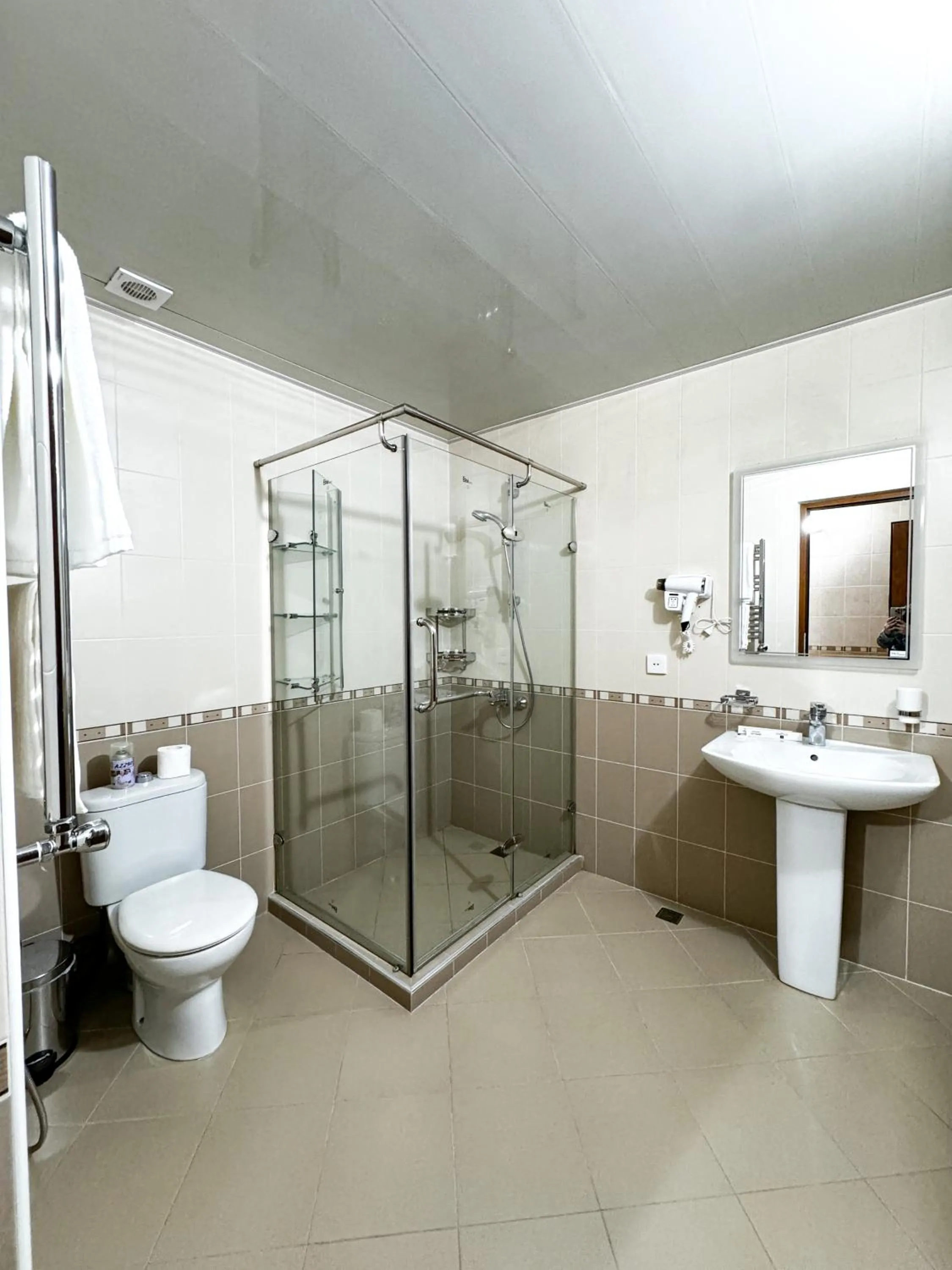 Shower in De Villa Hotel