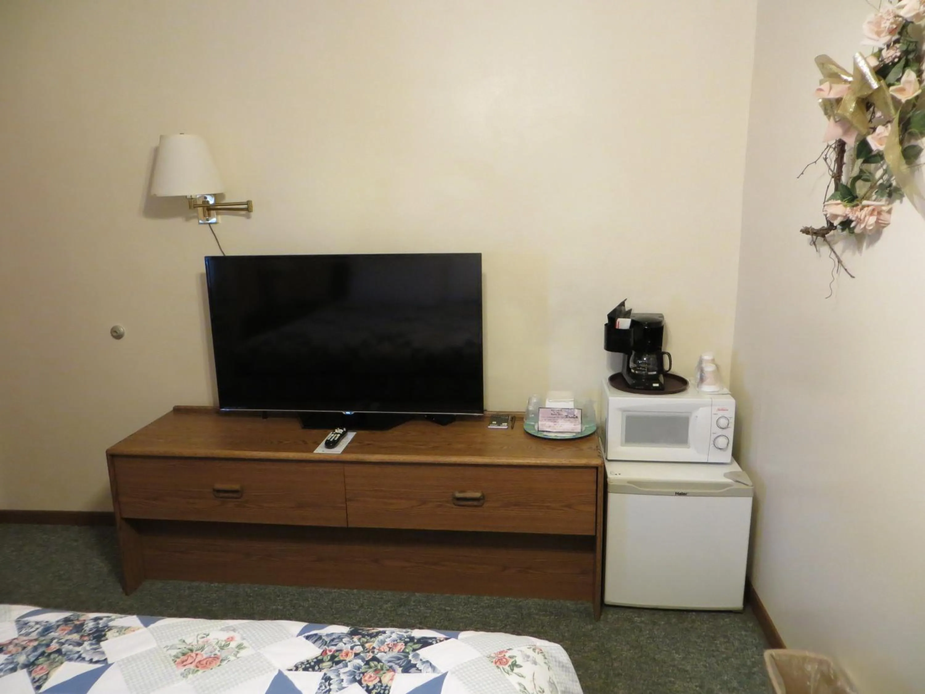 TV and multimedia in Chief Motel