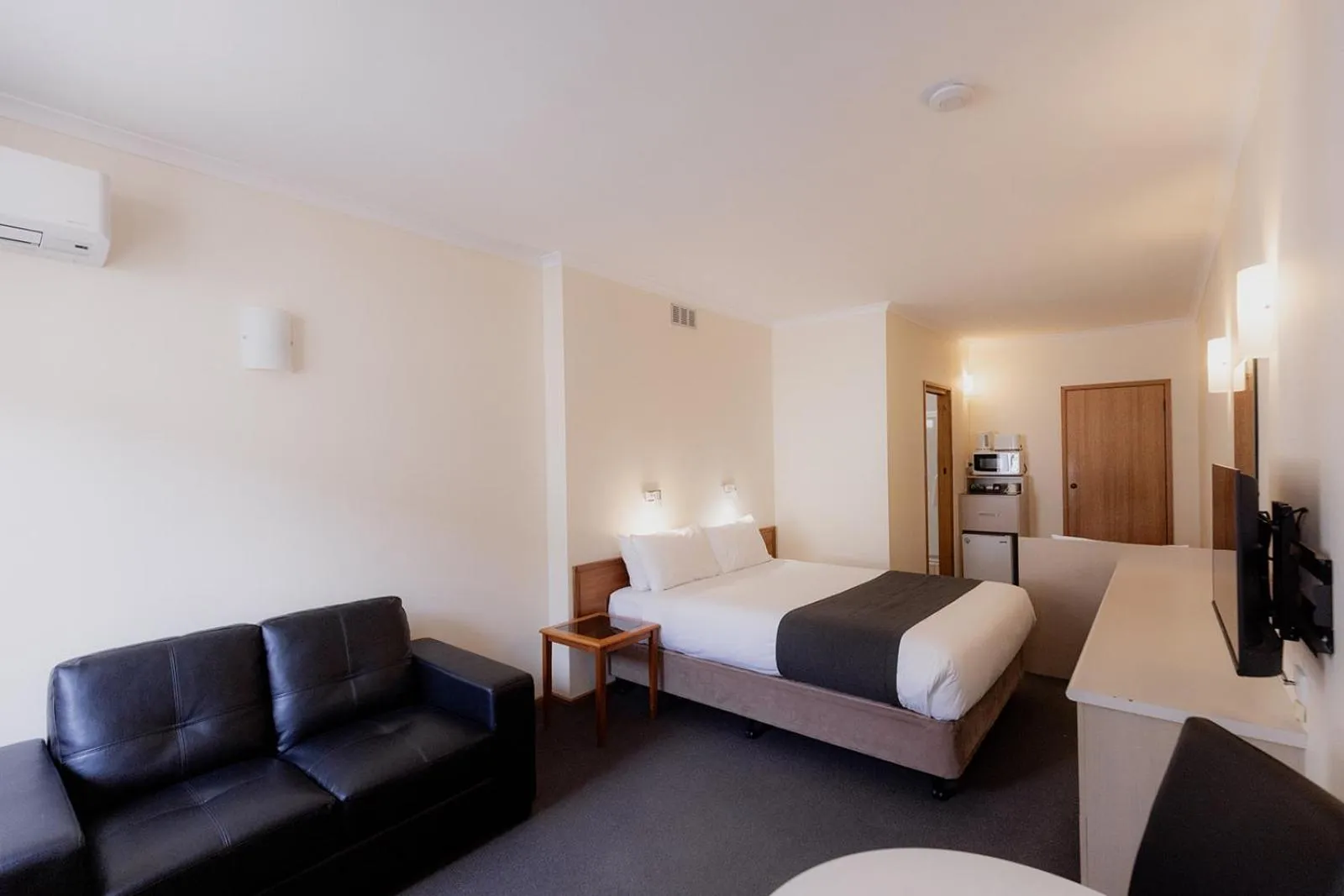 TV and multimedia, Bed in Argyle Motor Lodge