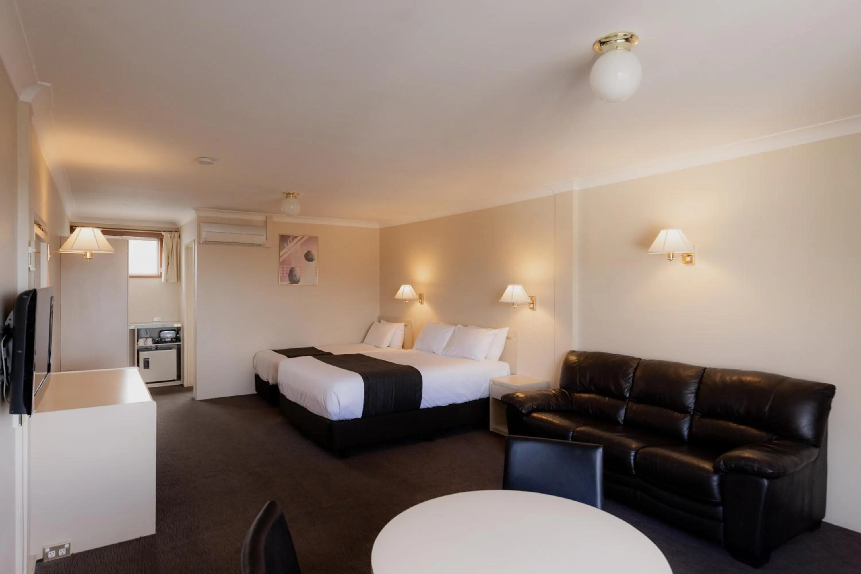 Bed in Argyle Motor Lodge