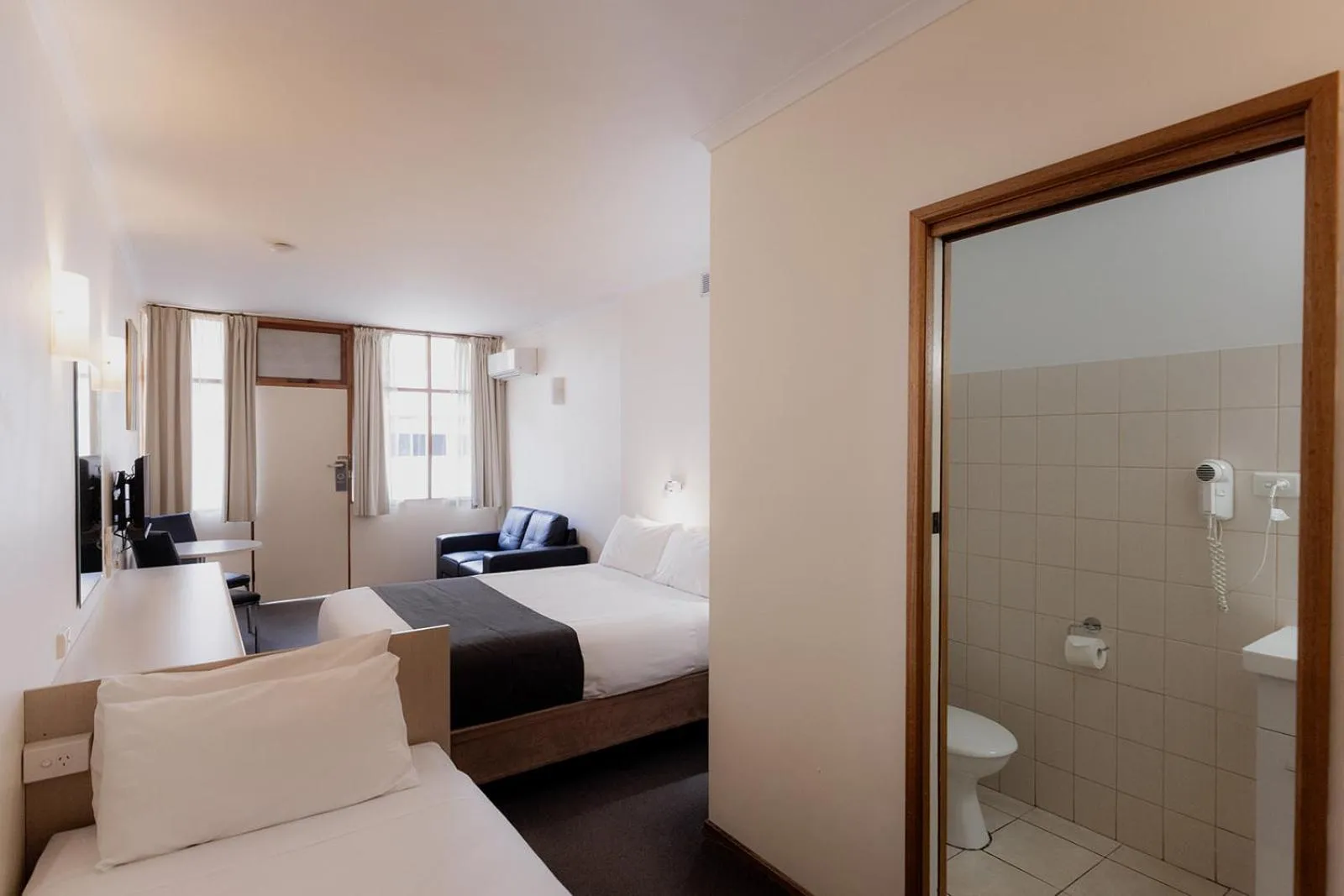 Bedroom, Bed in Argyle Motor Lodge