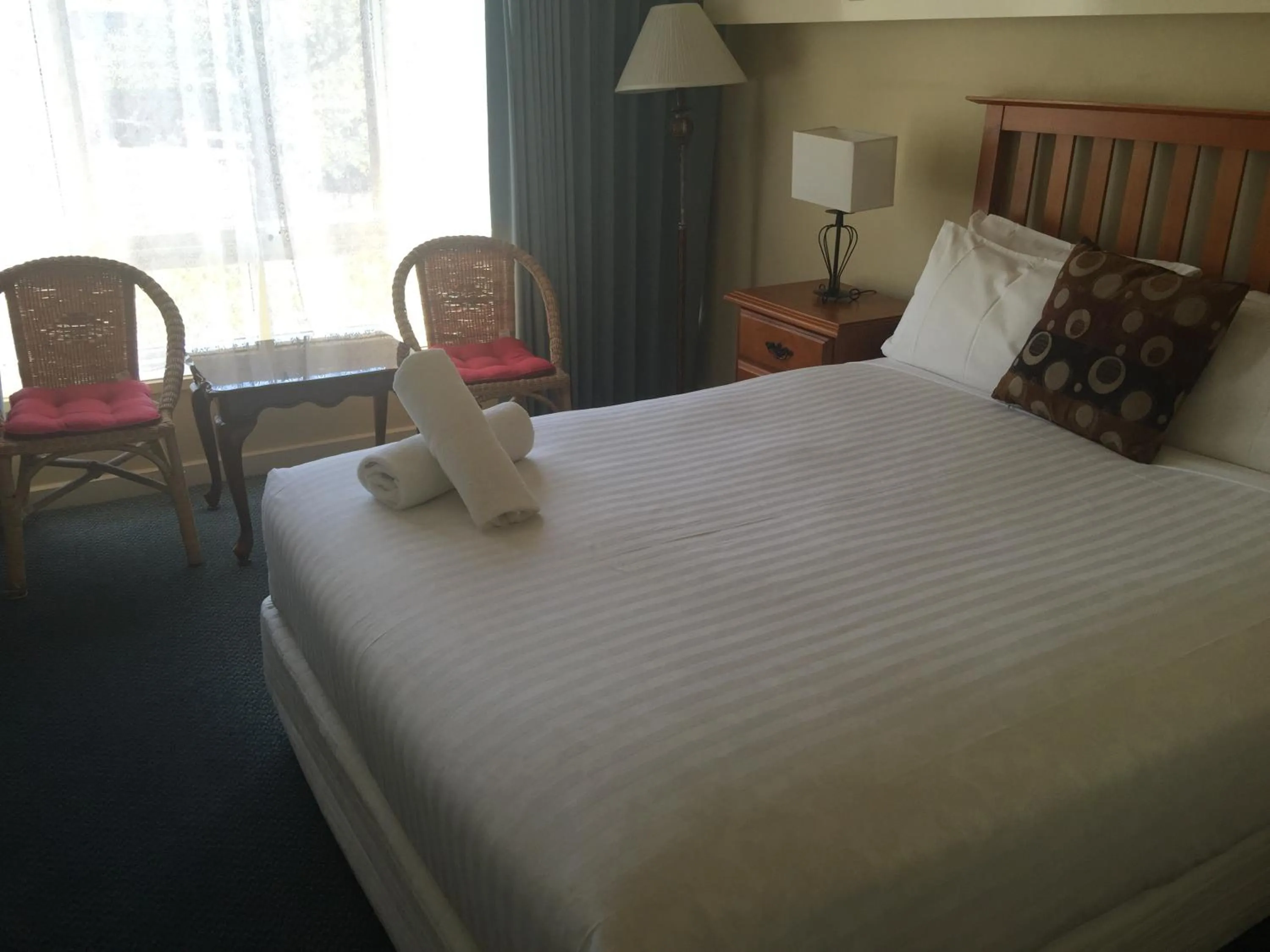 Bed in Aberdeen Motor Inn