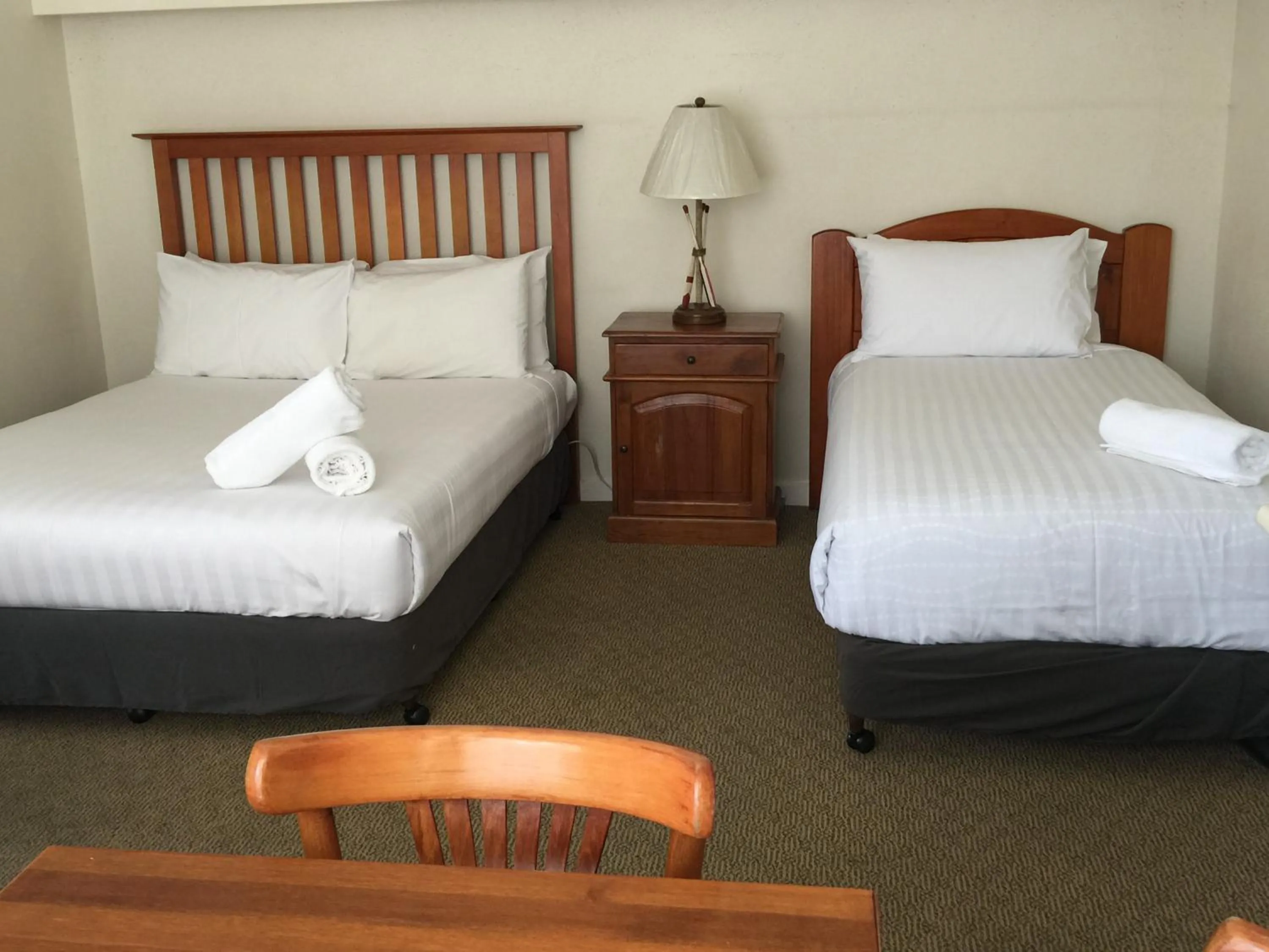 Bed in Aberdeen Motor Inn