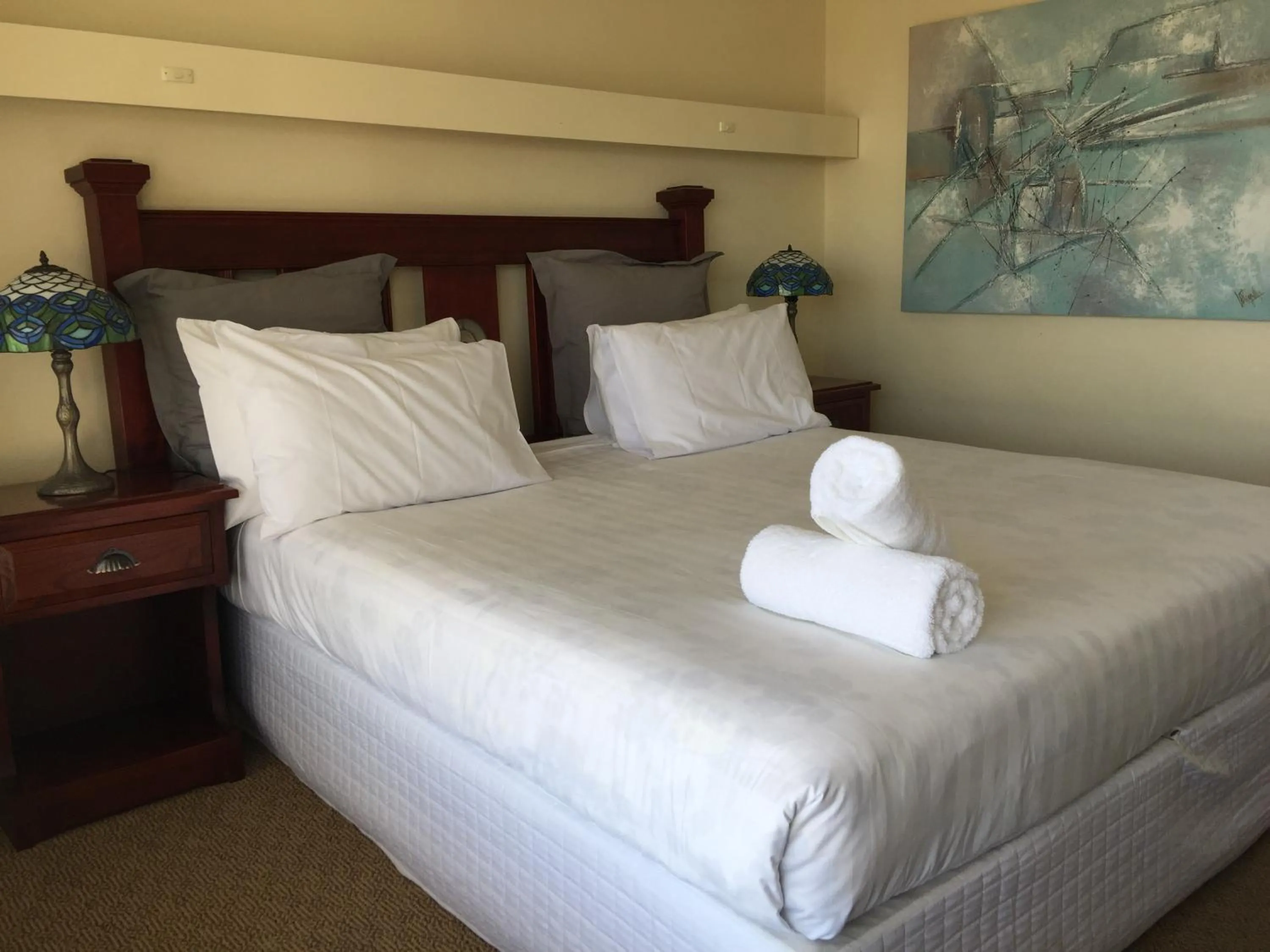 Photo of the whole room in Aberdeen Motor Inn