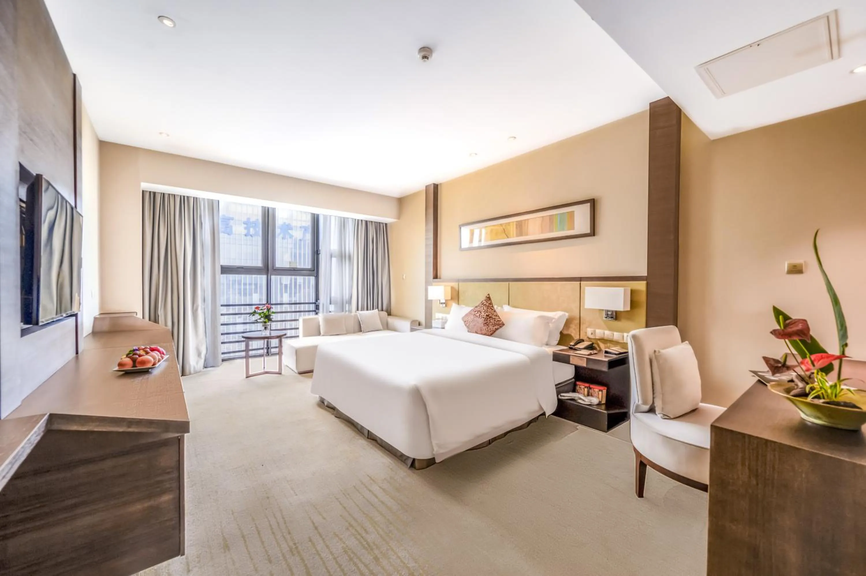 Photo of the whole room, Bed in Lia Charlton Hotel Shenzhen