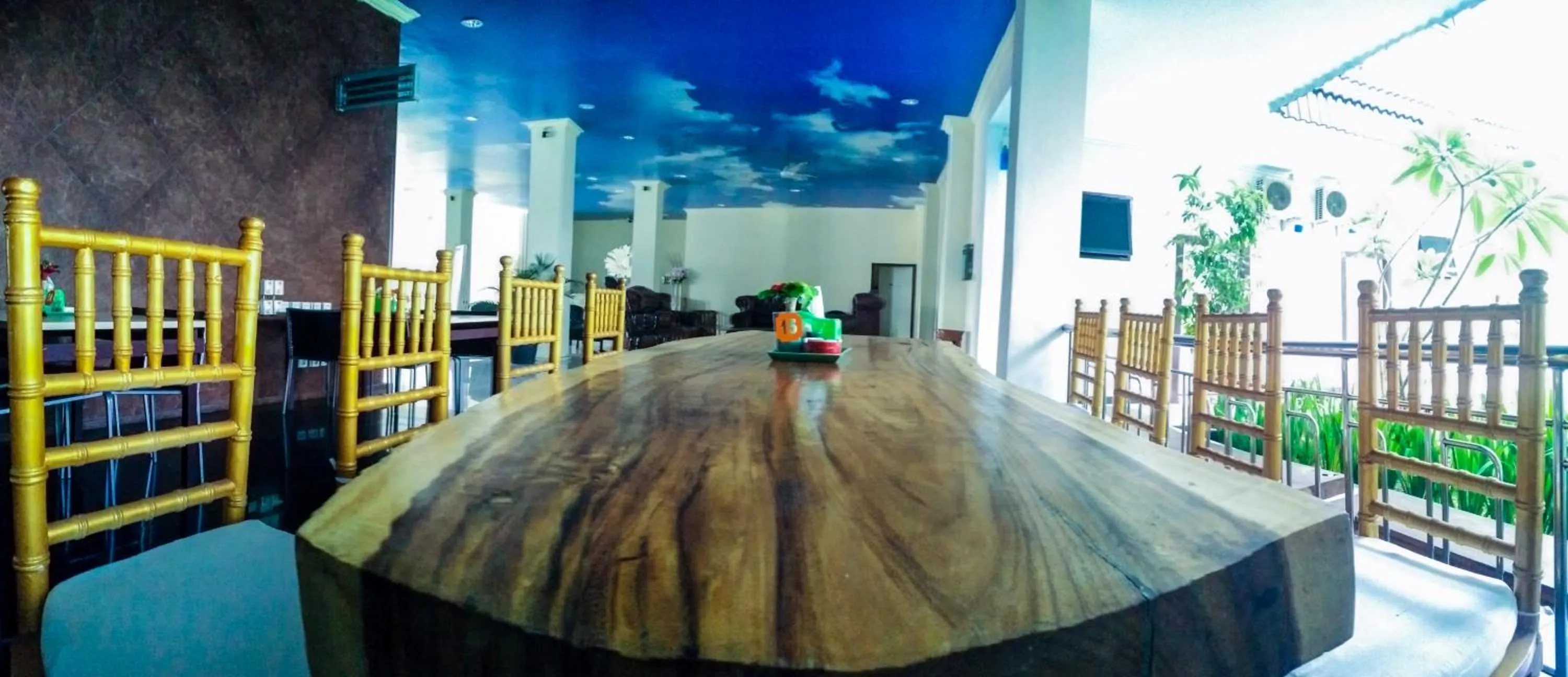 Restaurant/places to eat in Mahkota Hotel