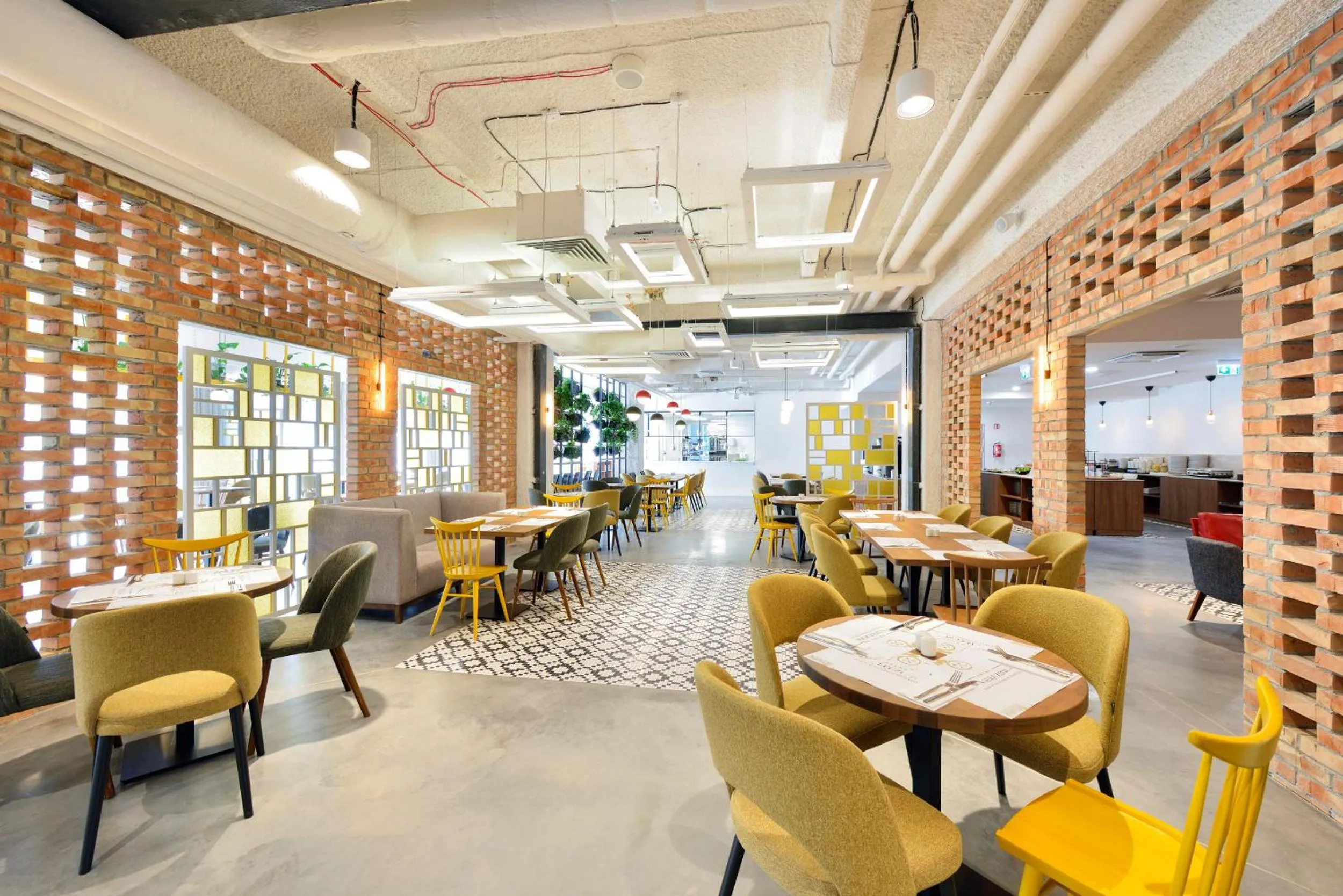 Restaurant/places to eat in Arche Nałęczów & SPA dawne Sanatorium Milicyjne