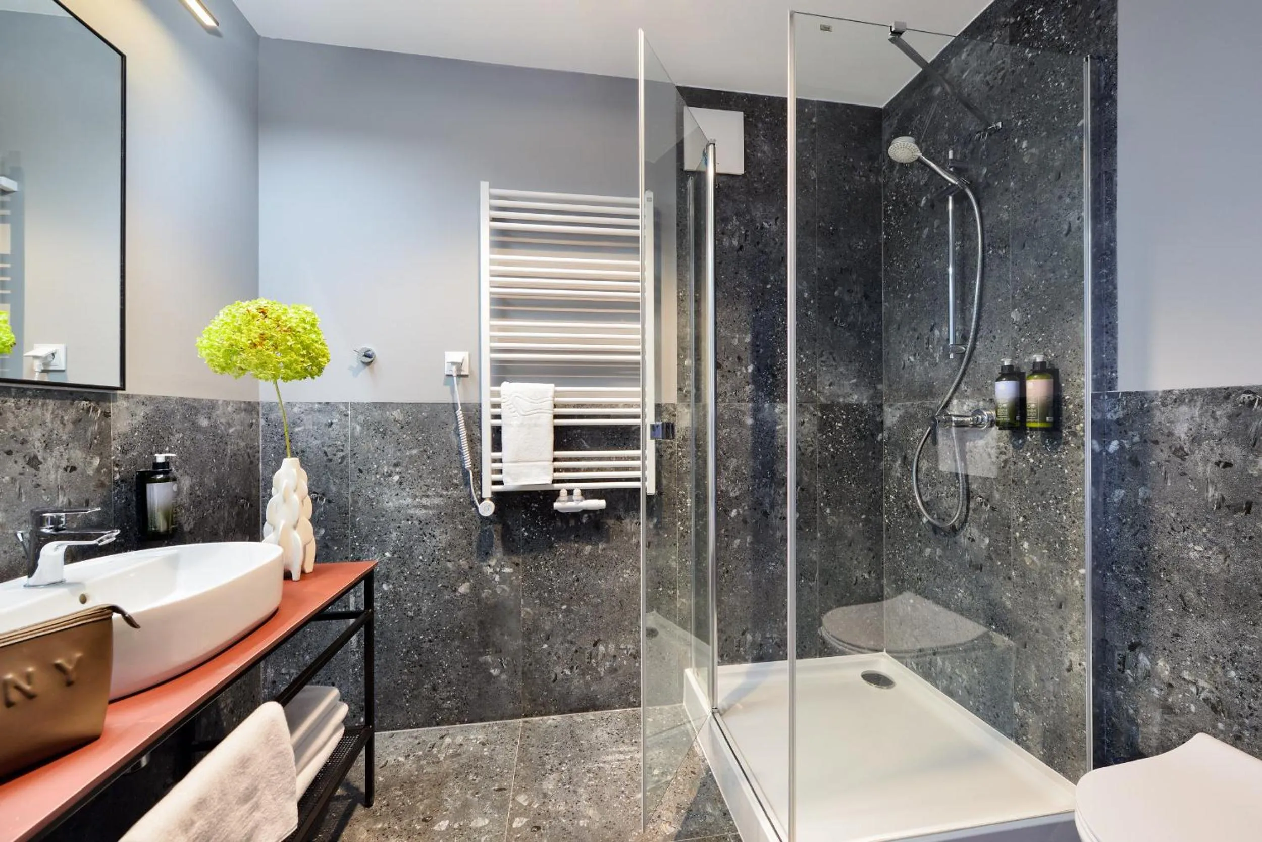 Shower in Arche Nałęczów & SPA dawne Sanatorium Milicyjne