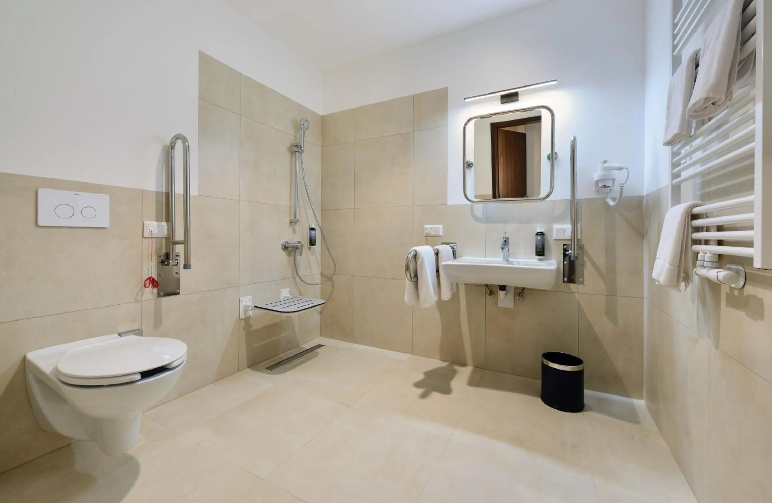 Shower in Arche Nałęczów & SPA dawne Sanatorium Milicyjne