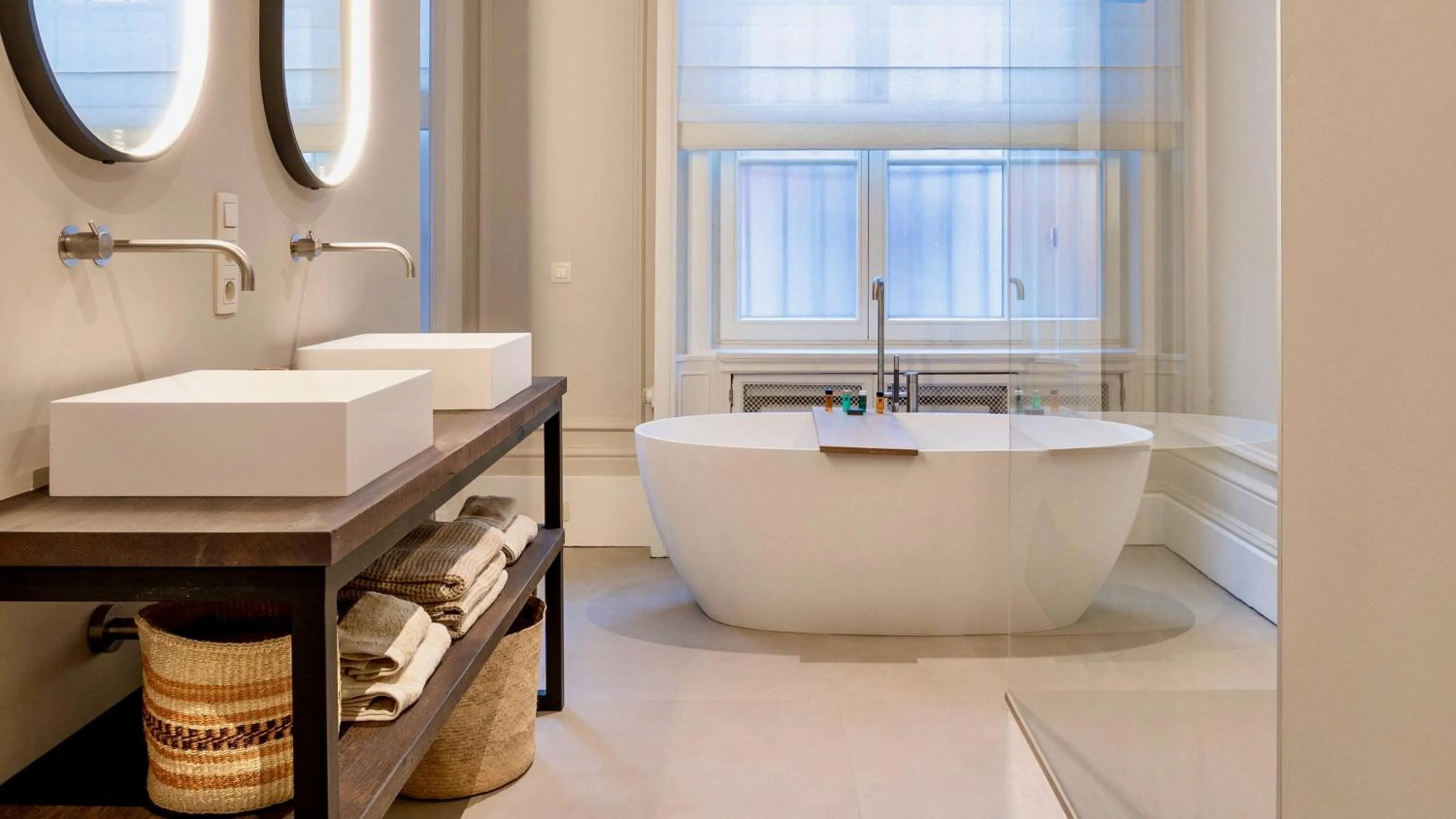 Bathroom in De Gulden Poorte, a LXRYHOME Hotel Collection