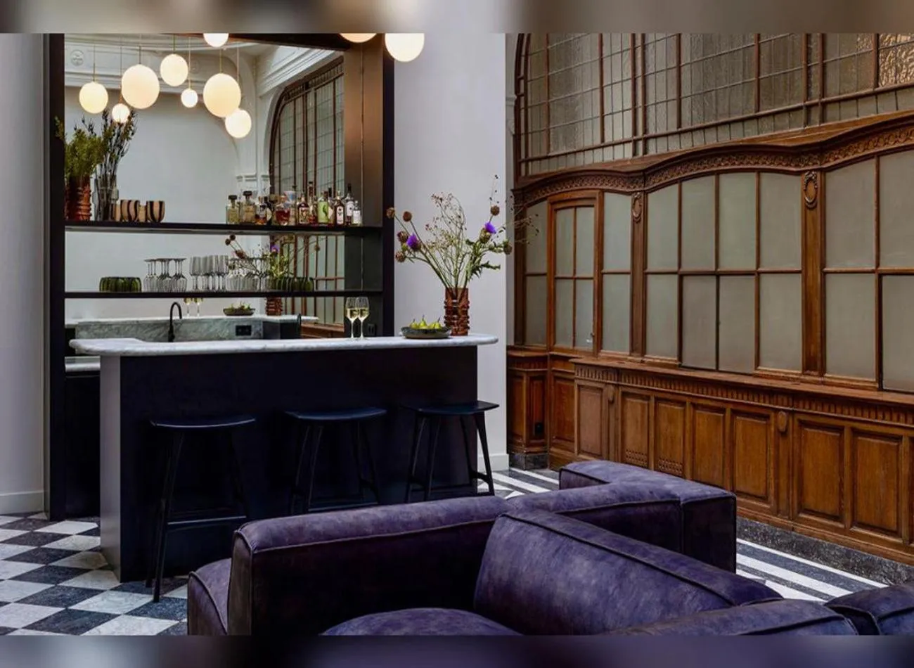 Drinks in De Gulden Poorte, a LXRYHOME Hotel Collection