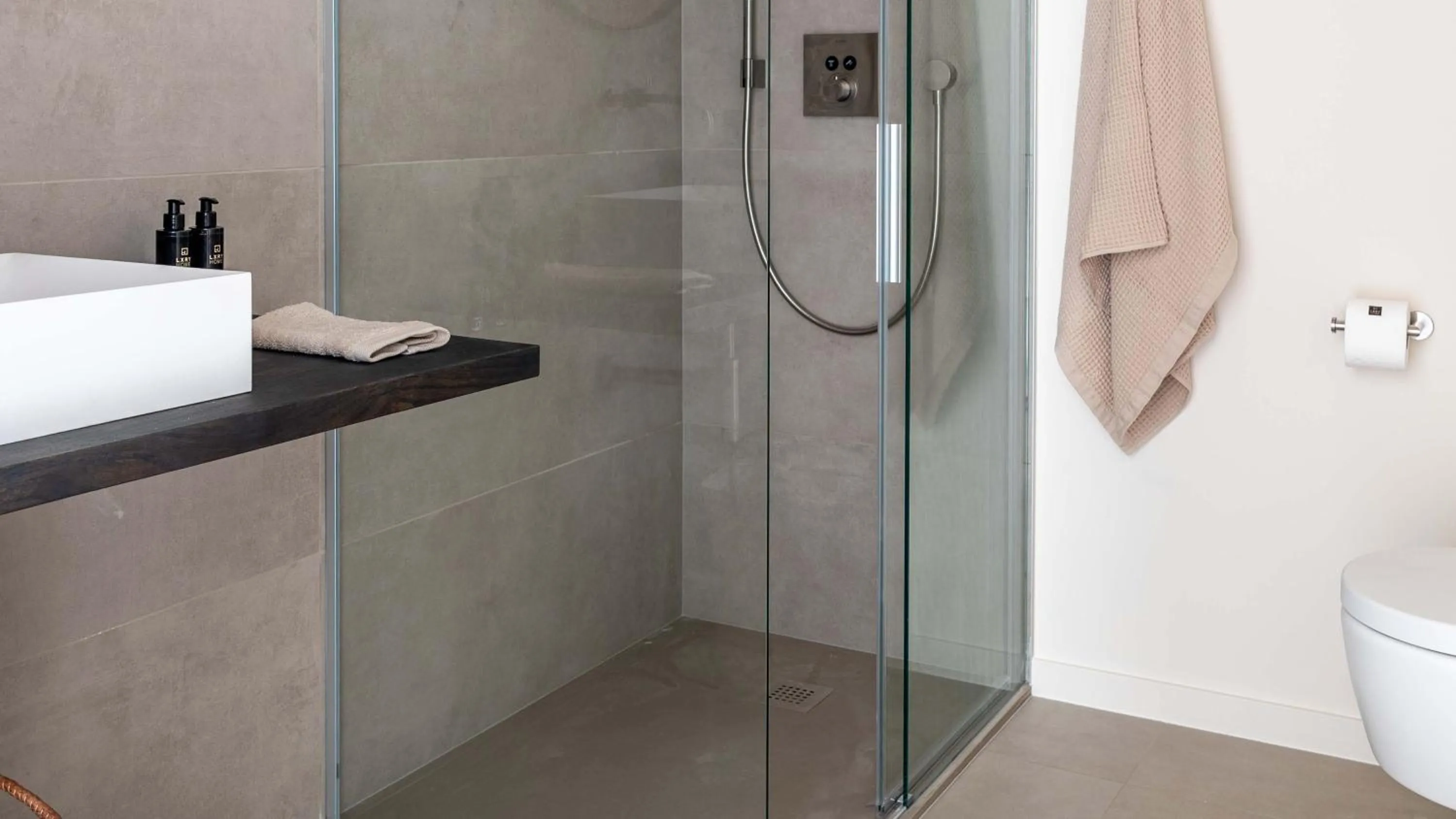 Bathroom in De Gulden Poorte, a LXRYHOME Hotel Collection