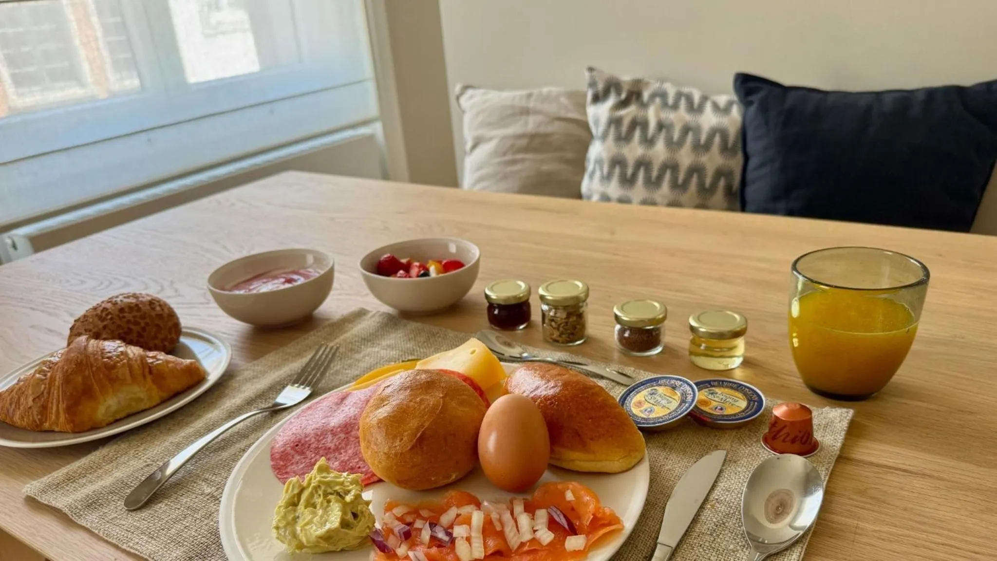 Breakfast in De Gulden Poorte, a LXRYHOME Hotel Collection