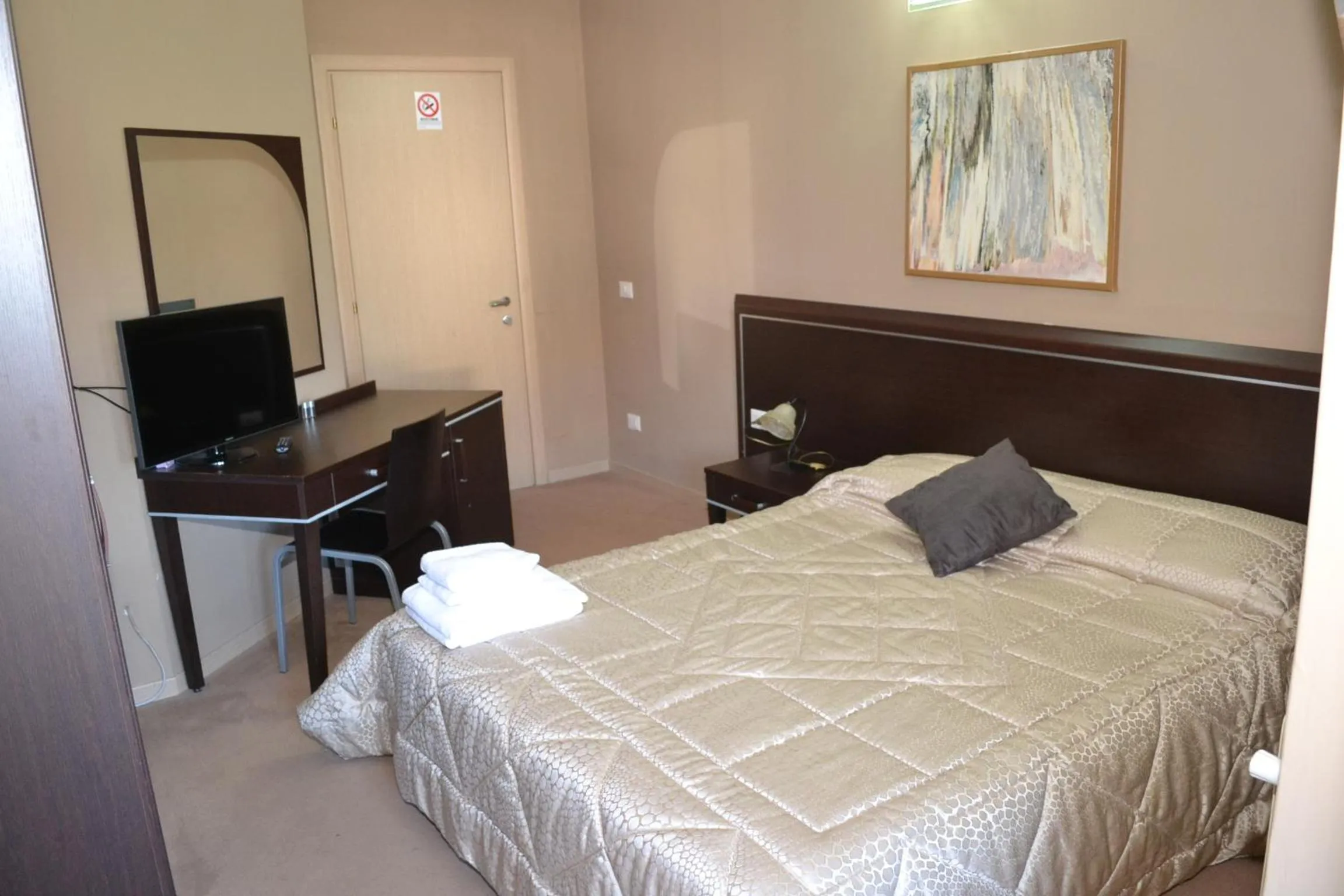 Photo of the whole room, Bed in B&B Bed& Fly - Mamma Mia