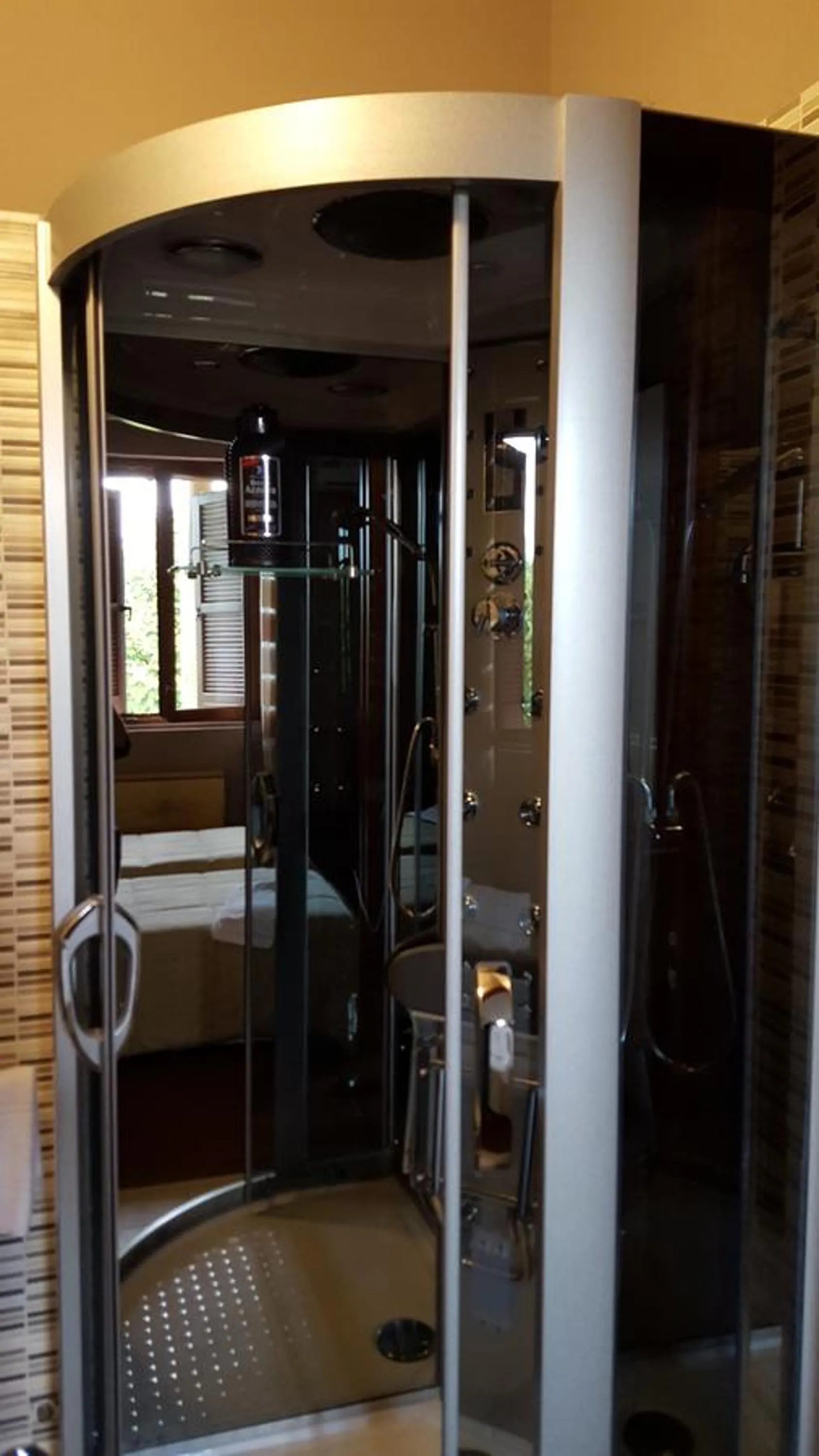 Shower in B&B Bed& Fly - Mamma Mia