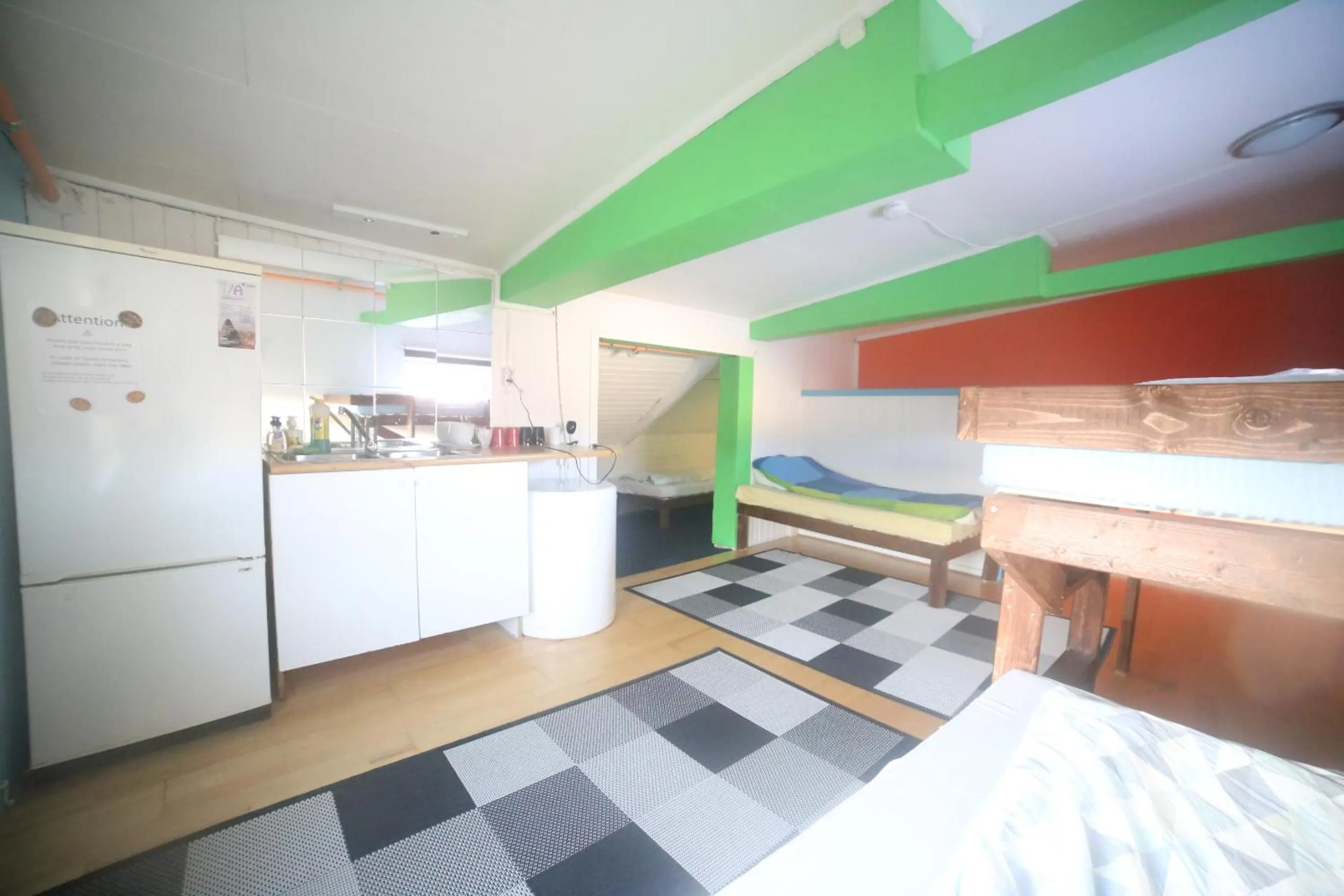 Communal kitchen, Bed in Tromso Activities Hostel