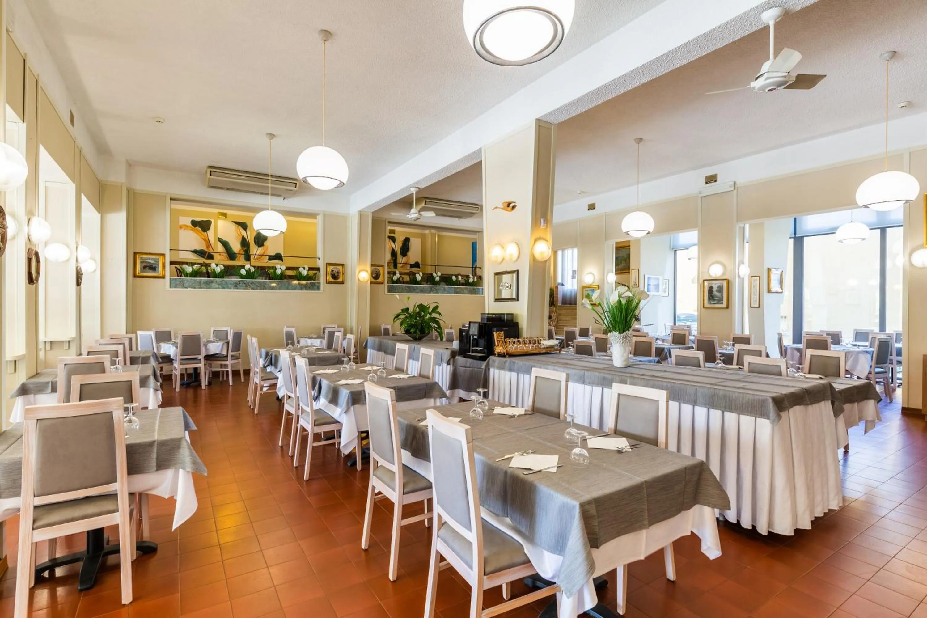 Restaurant/places to eat in Hotel Splendid