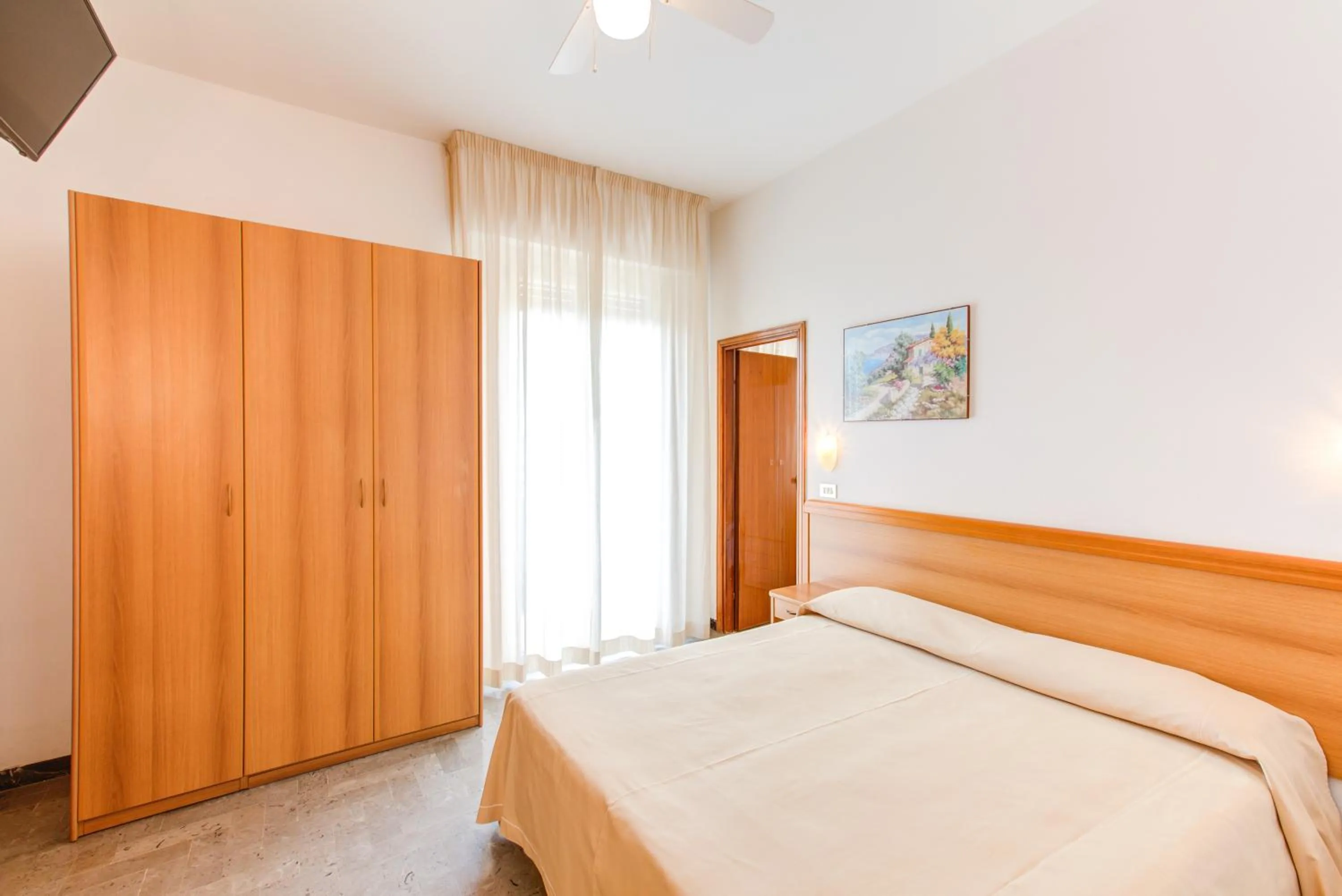 Street view, Bed in Hotel Splendid