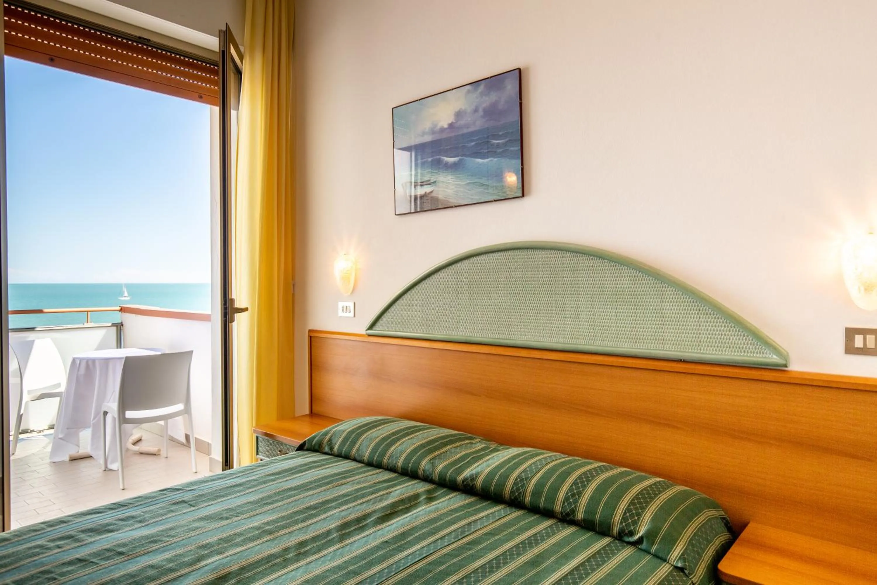 Sea view, Bed in Hotel Splendid