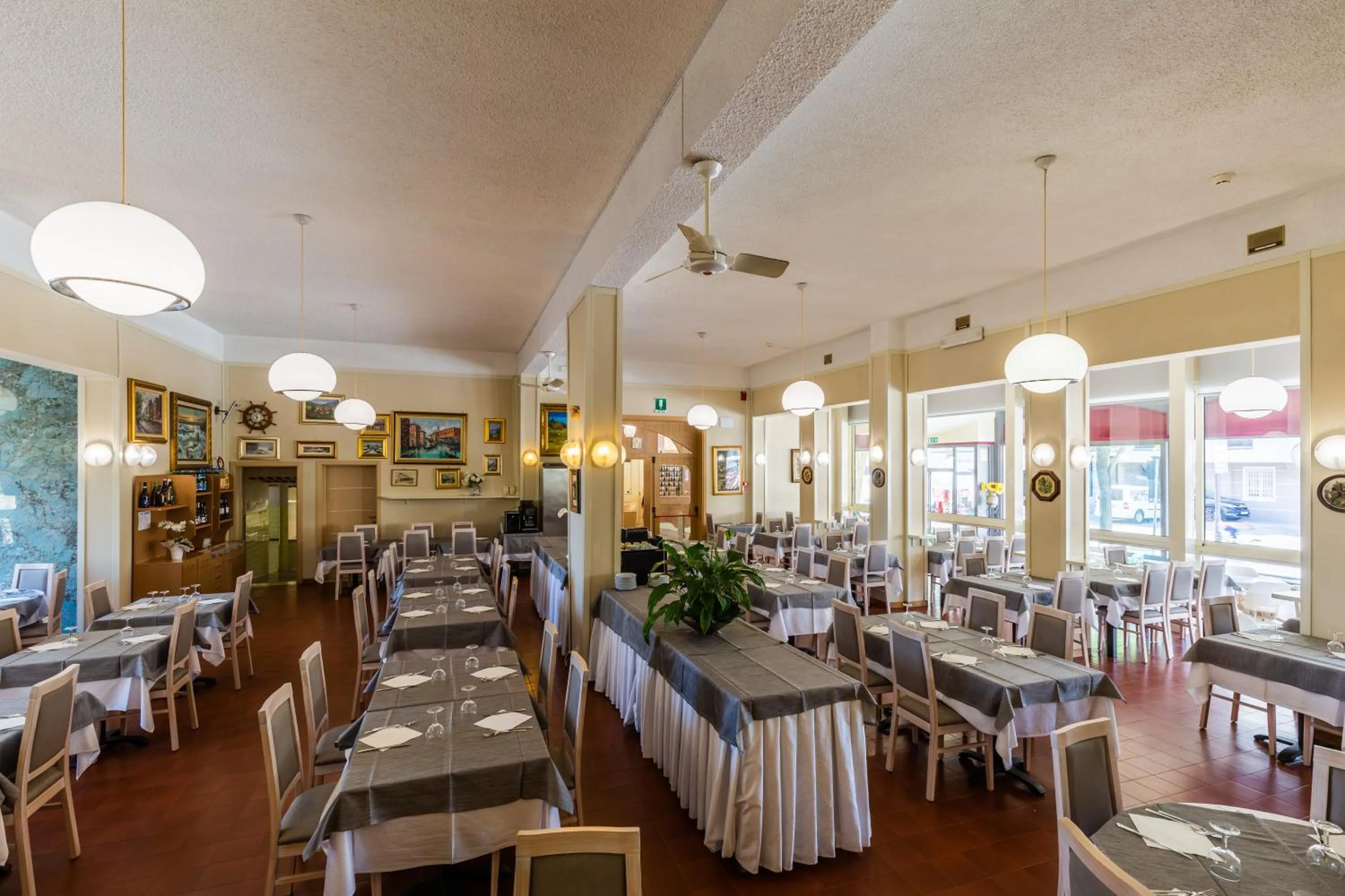 Restaurant/places to eat in Hotel Splendid