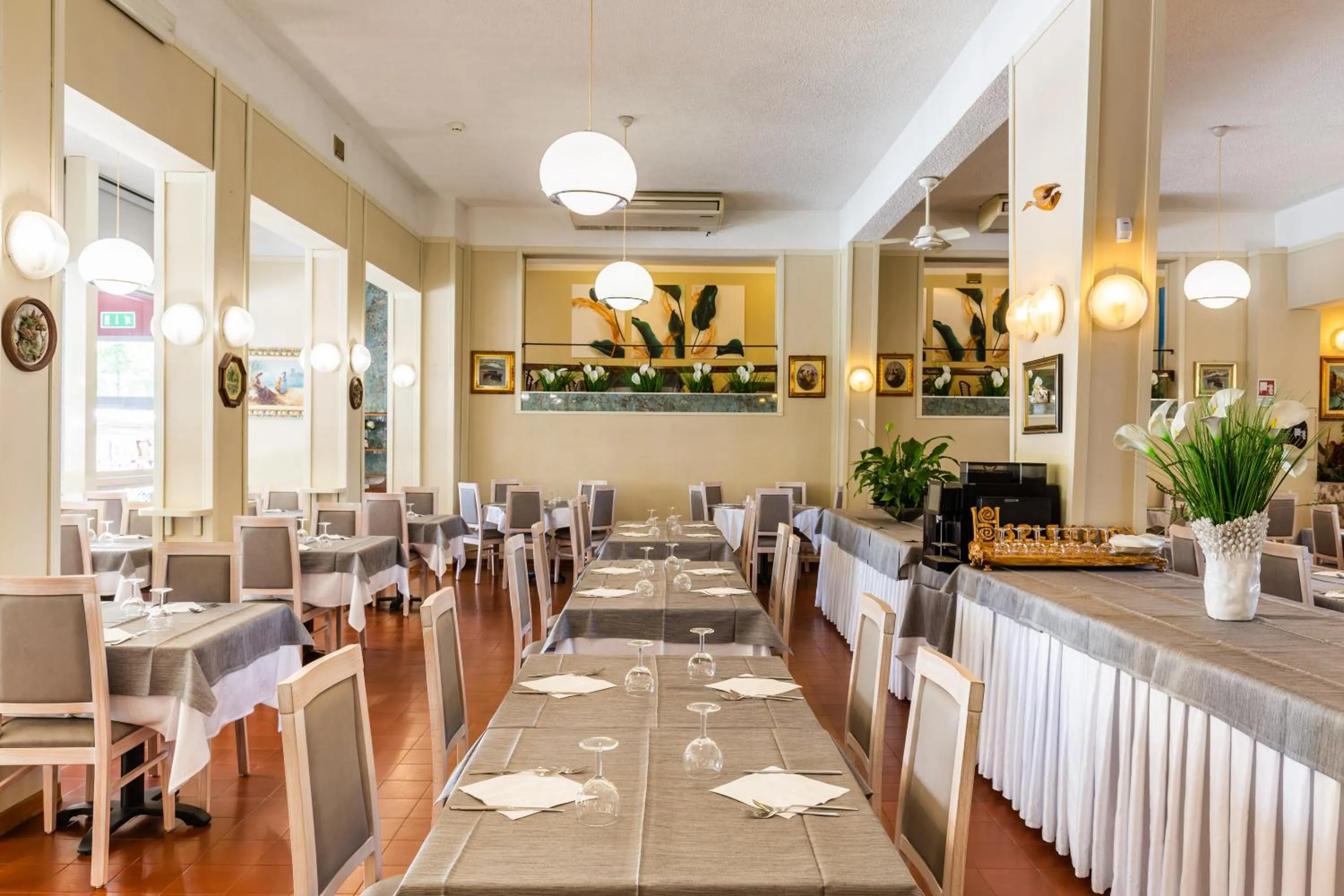 Restaurant/places to eat in Hotel Splendid