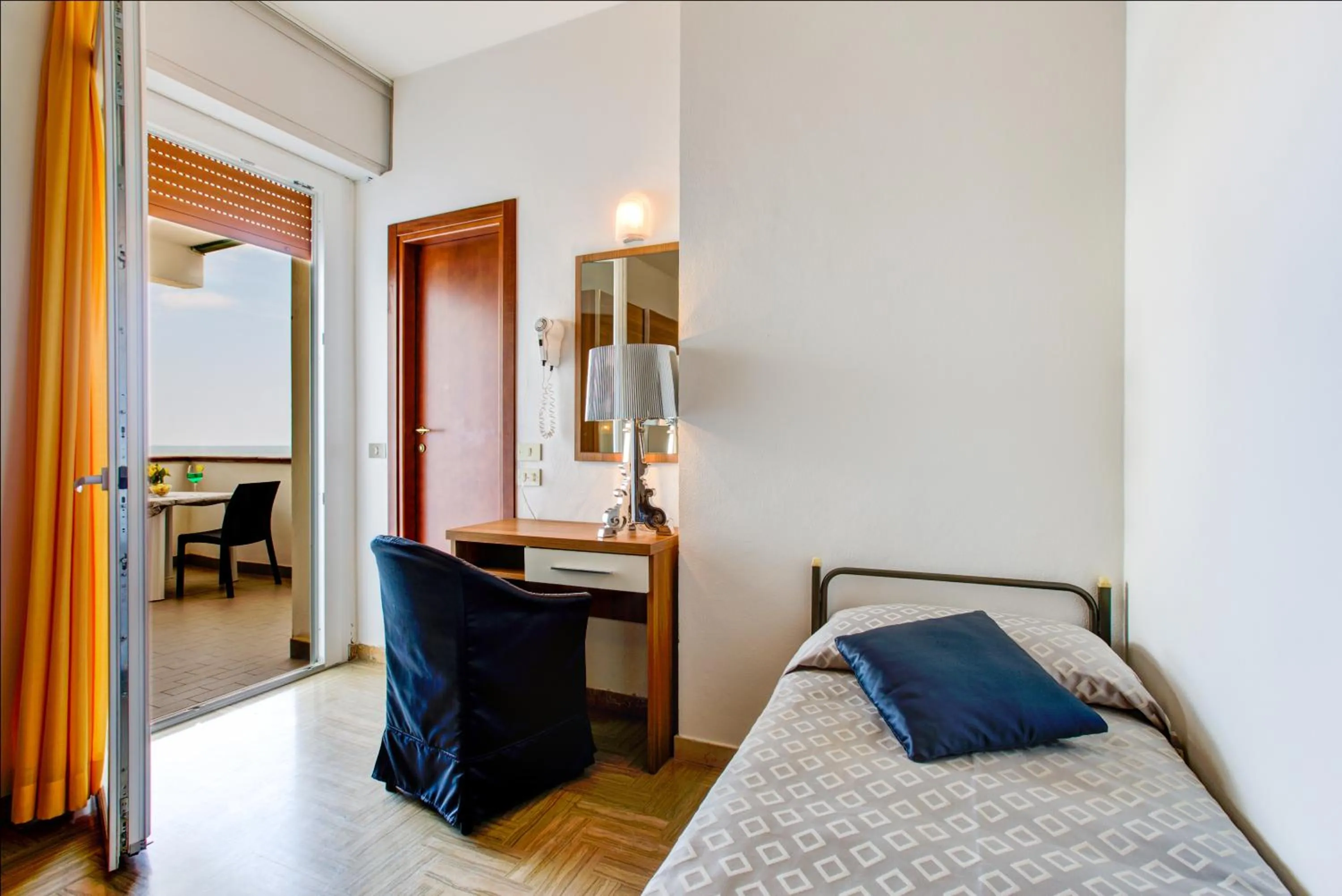 Sea view, Bed in Hotel Splendid