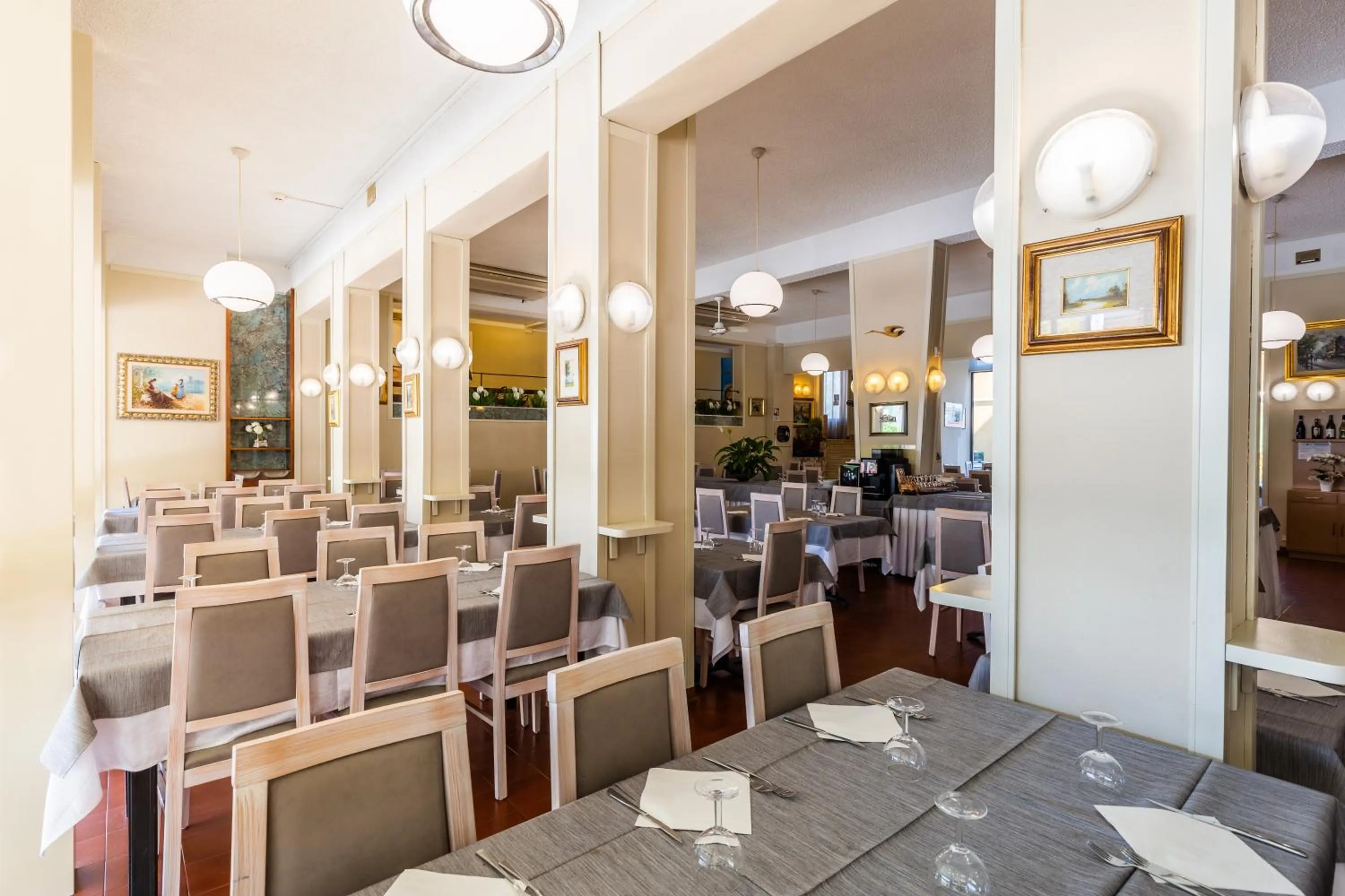 Restaurant/places to eat in Hotel Splendid