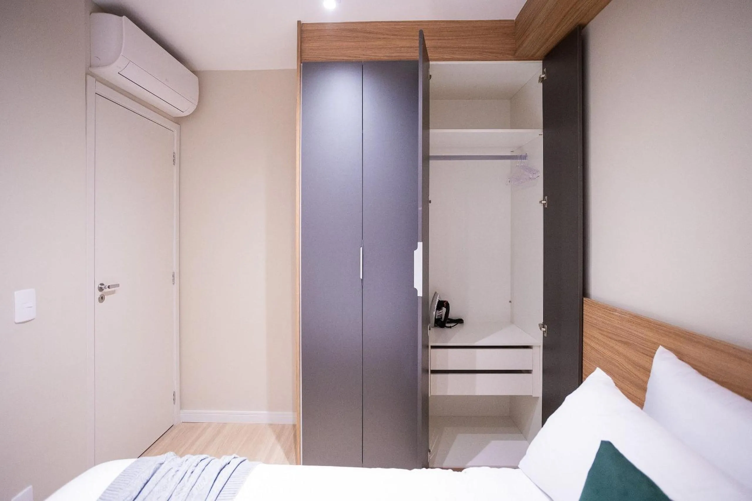 Bedroom, Bed in Composite Moema