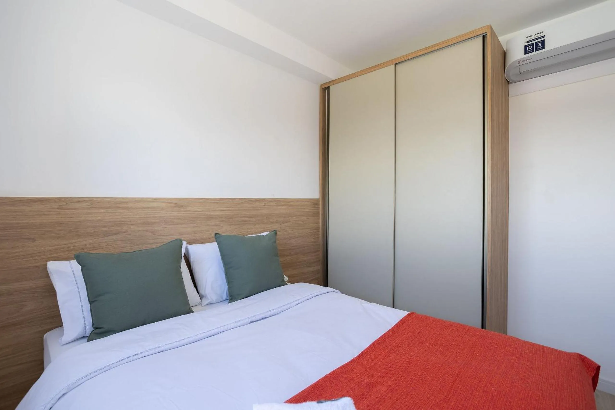 Bedroom, Bed in Composite Moema