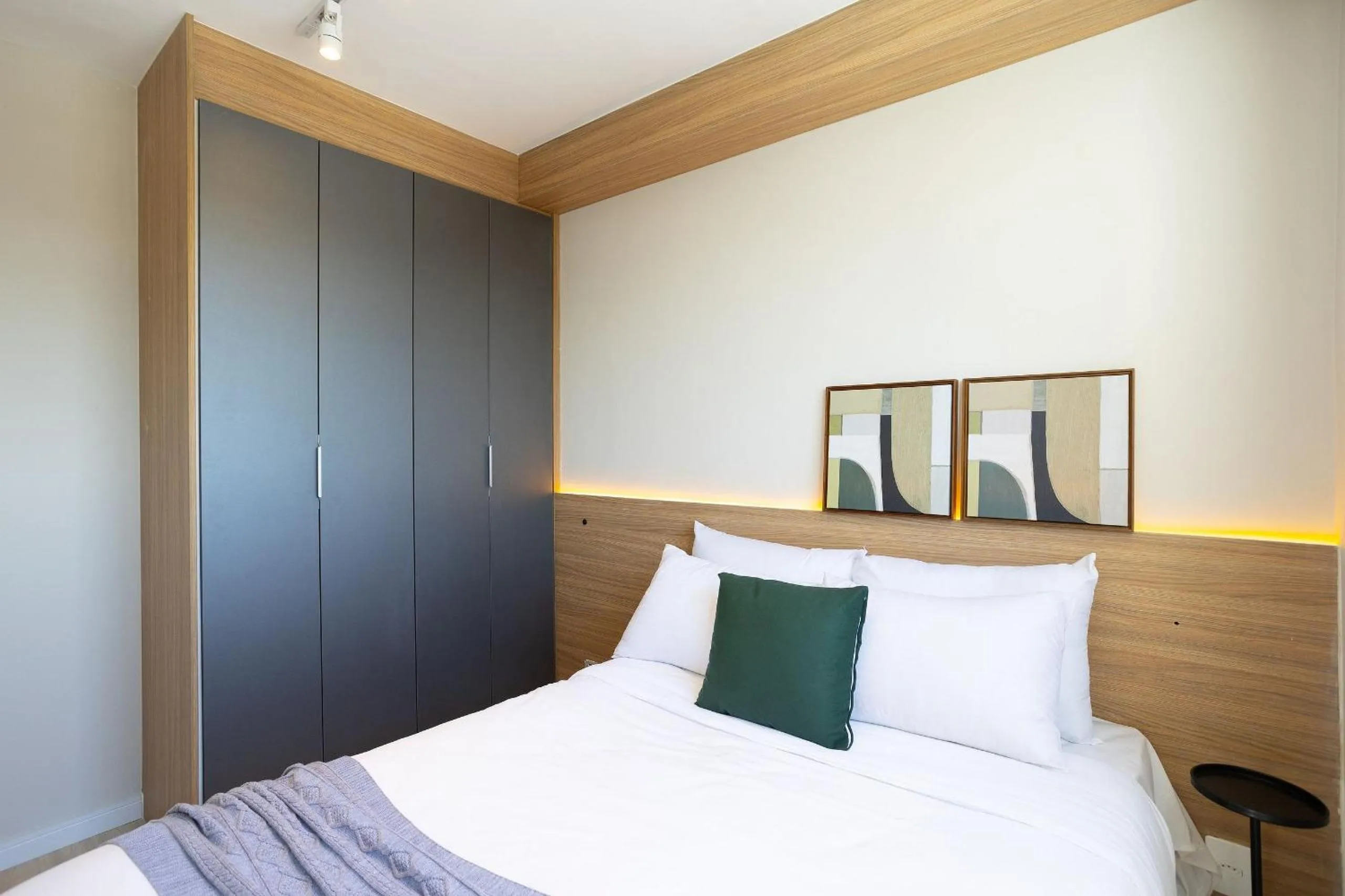 Bedroom, Bed in Composite Moema