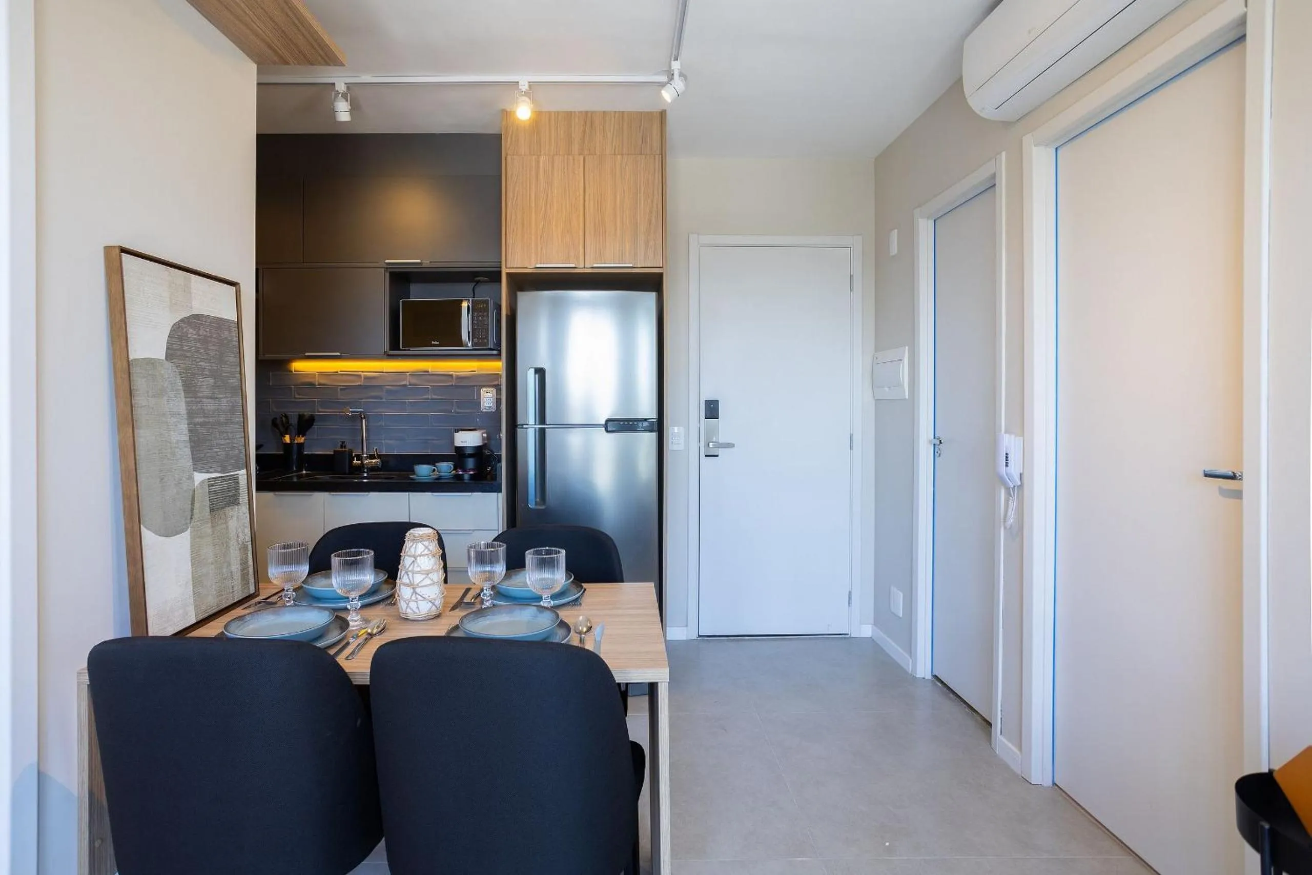 Dining area in Composite Moema