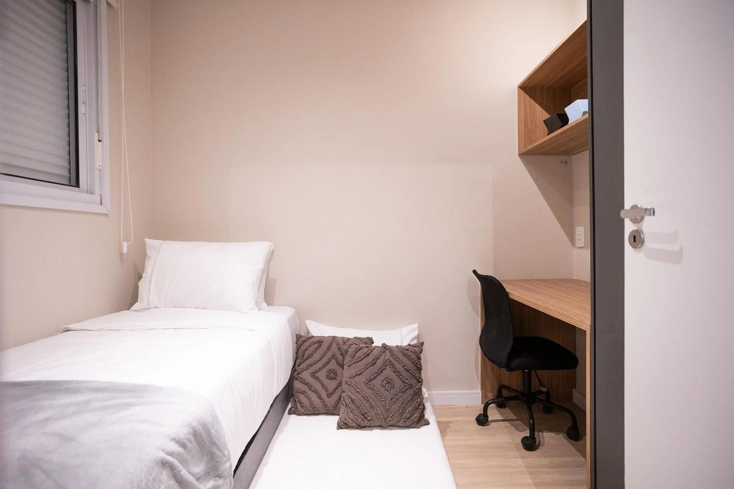 Bedroom, Bed in Composite Moema