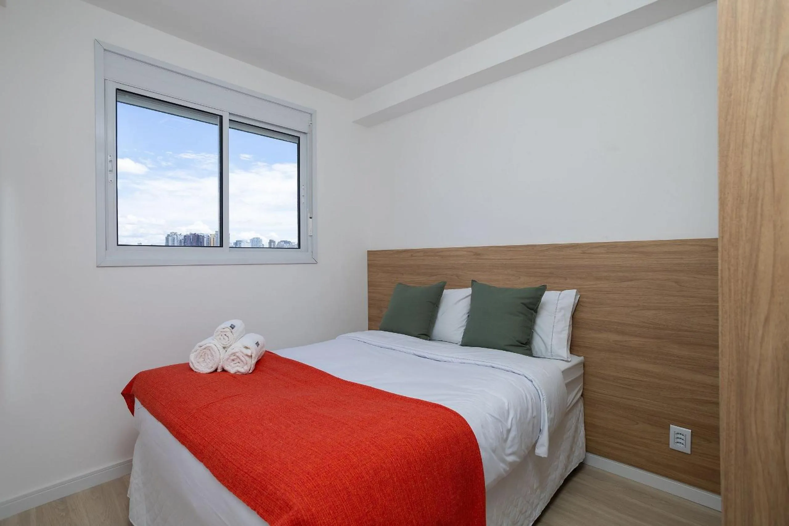 Bedroom, Bed in Composite Moema