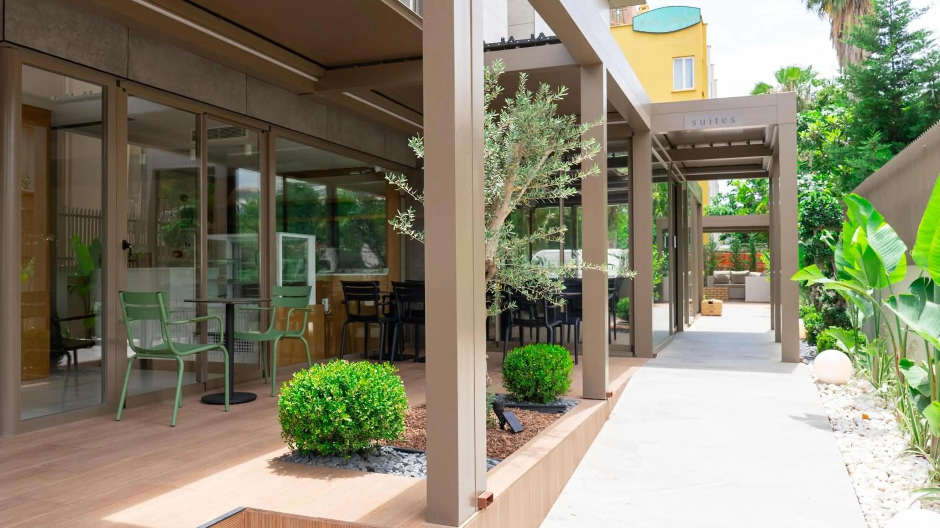 Garden in Bomo Suites