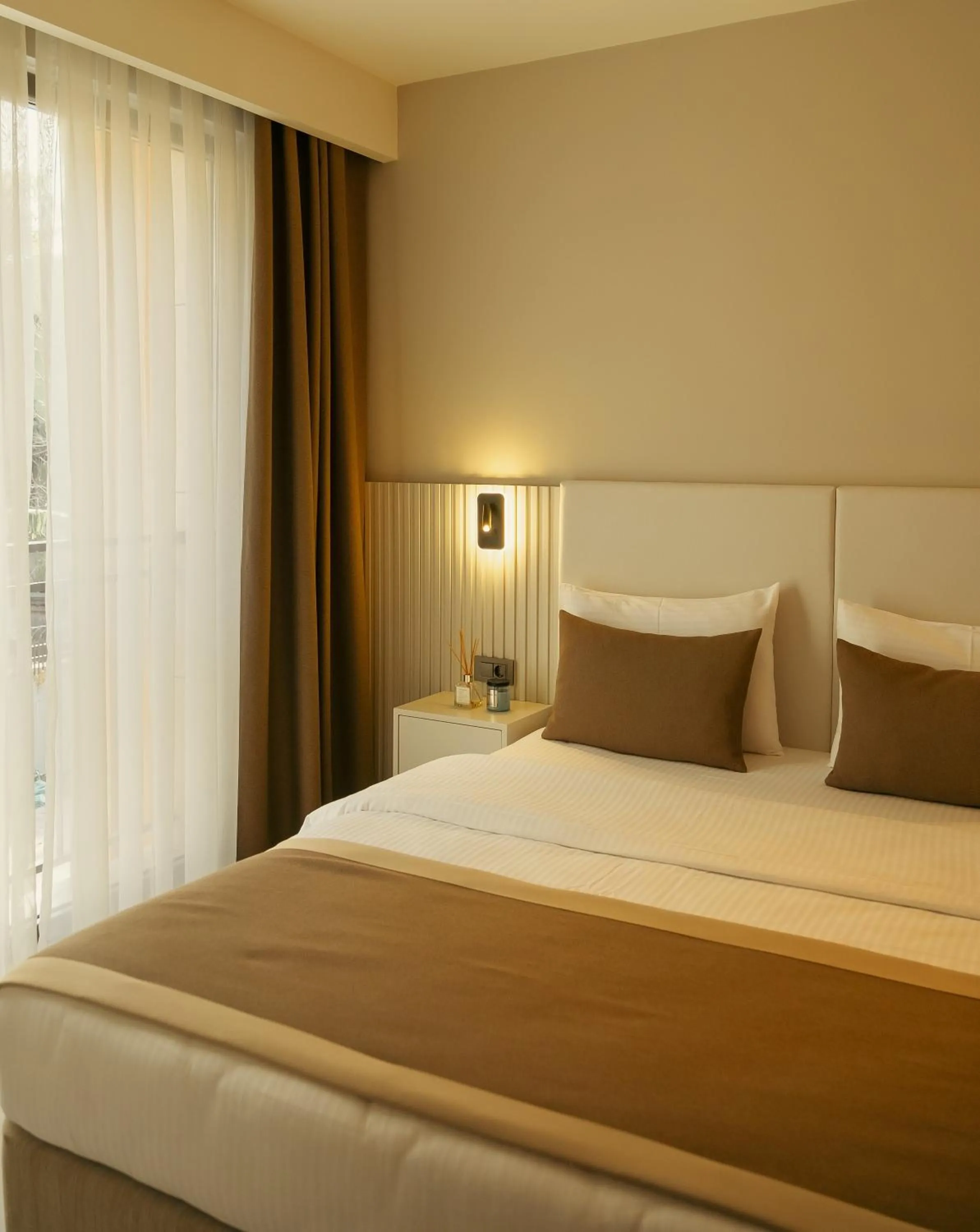 Bedroom, Bed in Bomo Suites