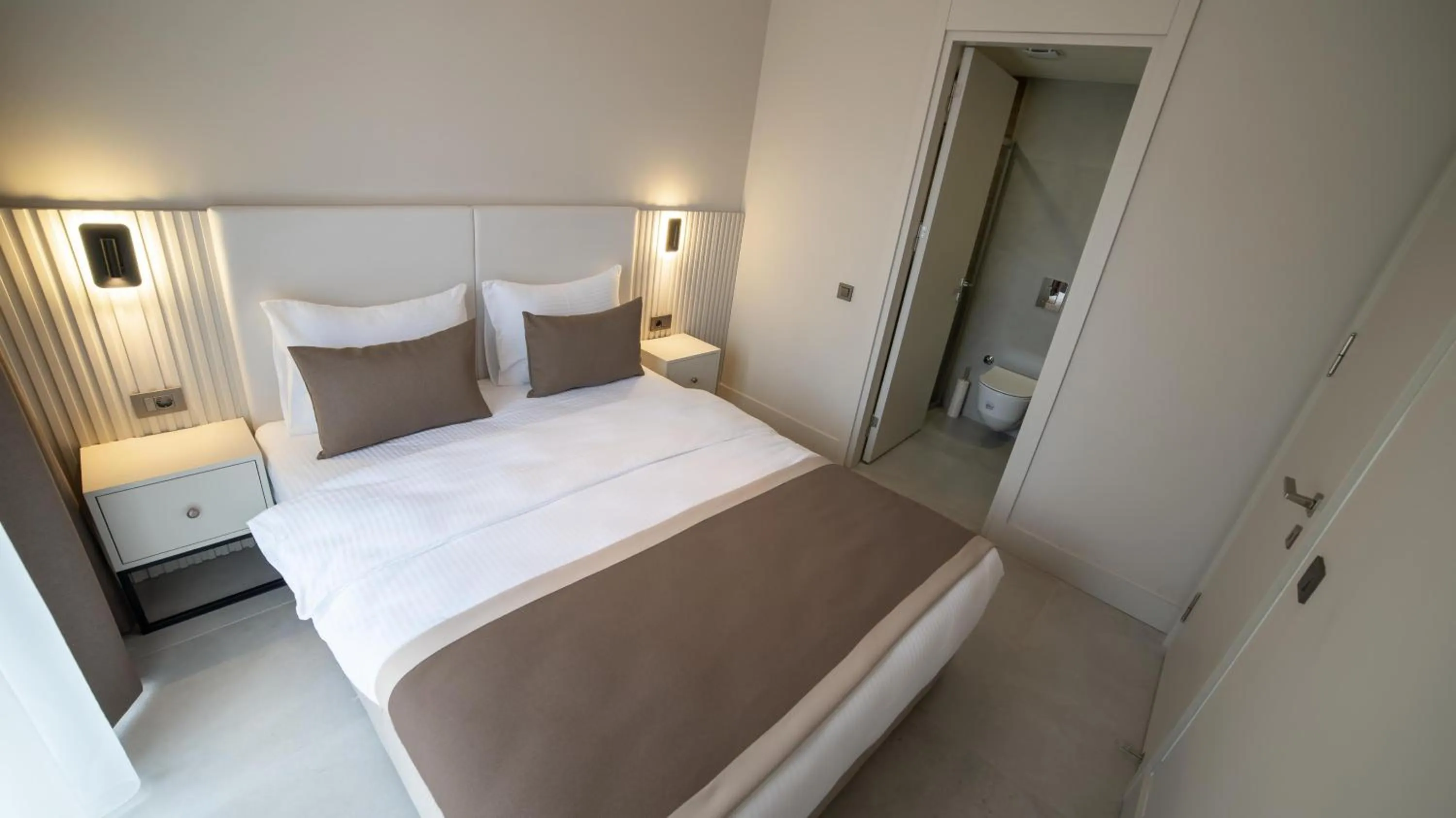 Bedroom, Bed in Bomo Suites