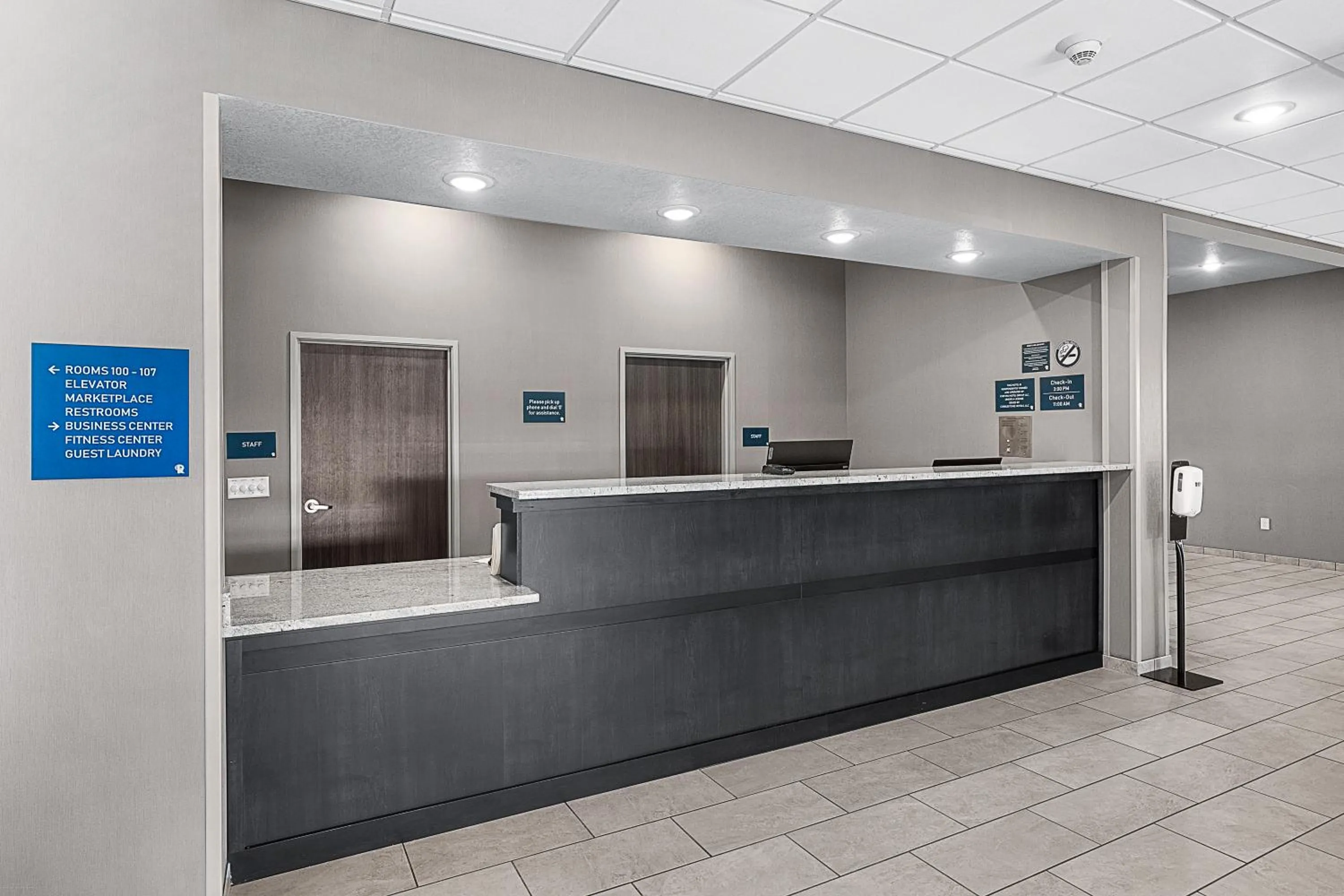 Lobby or reception in Riverstone Suites by Cobblestone Hotels - Chippewa Falls