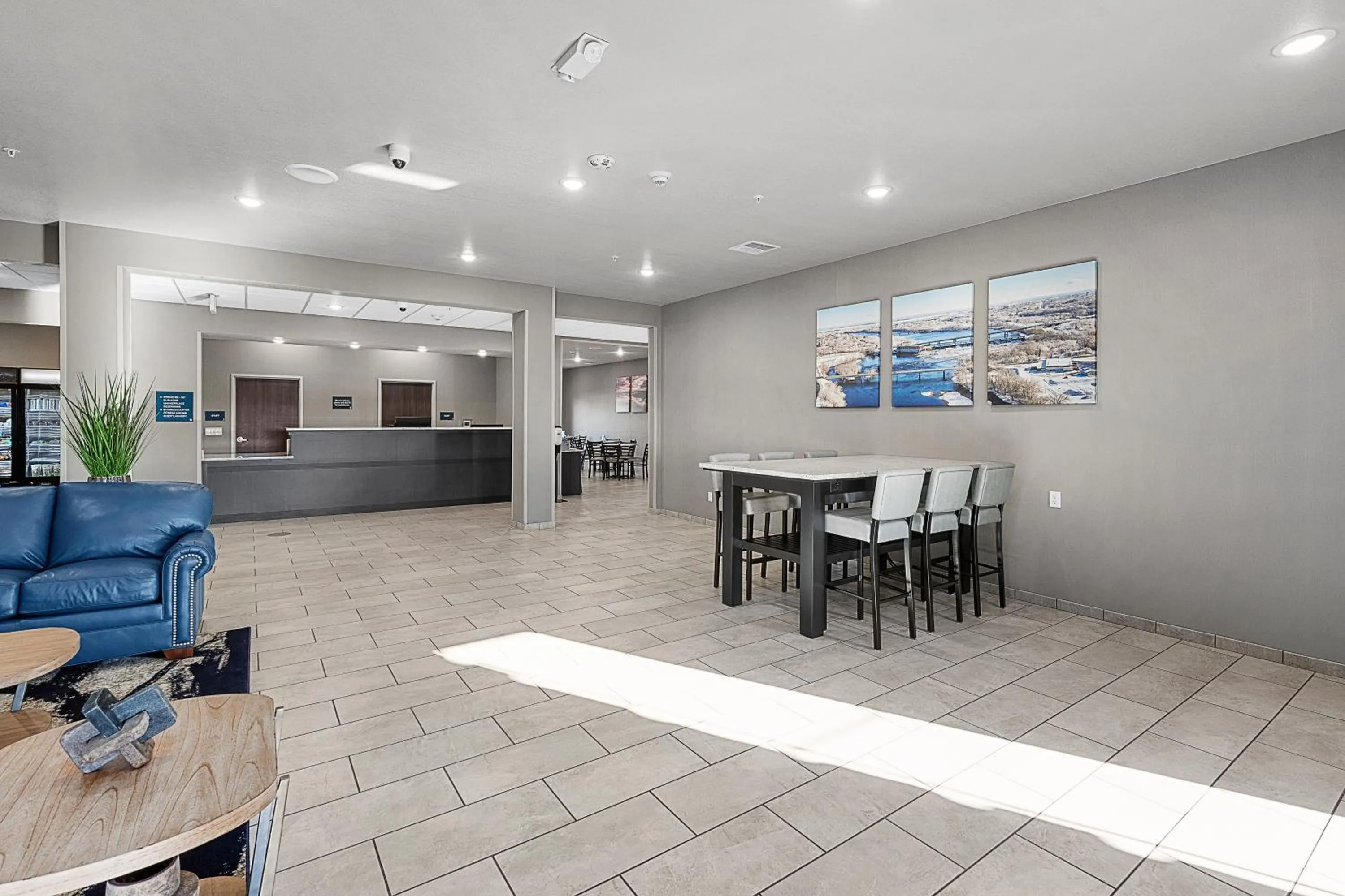 Lobby or reception in Riverstone Suites by Cobblestone Hotels - Chippewa Falls