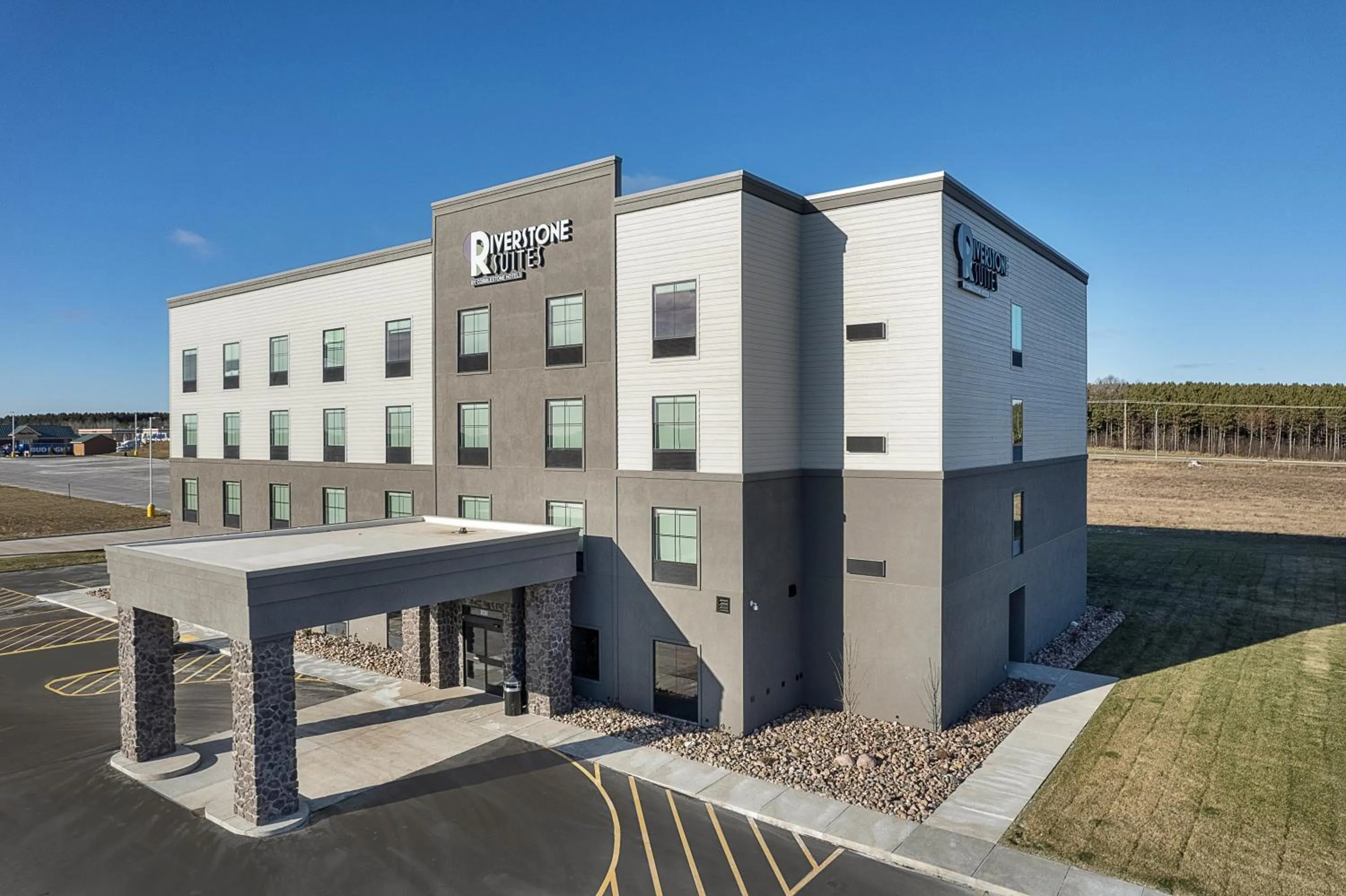 Riverstone Suites by Cobblestone Hotels - Chippewa Falls