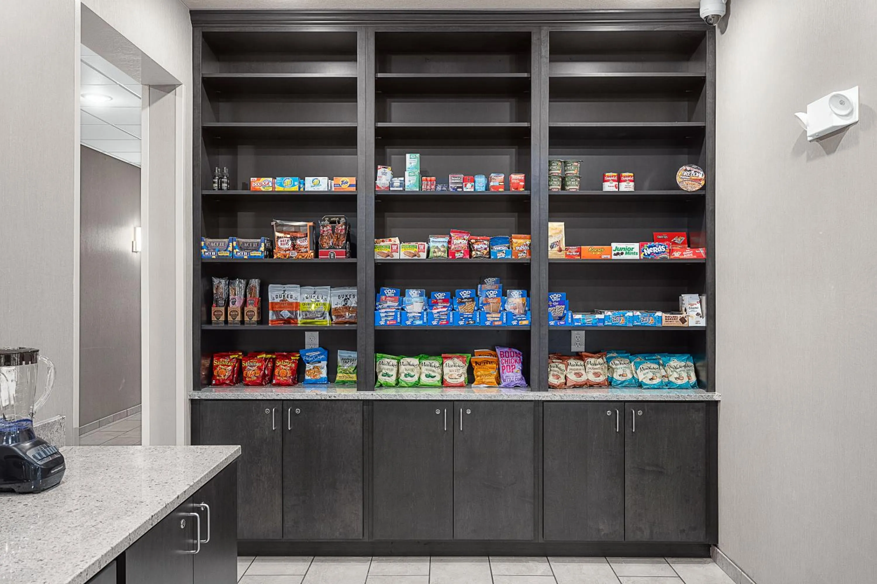 Food and drinks in Riverstone Suites by Cobblestone Hotels - Chippewa Falls