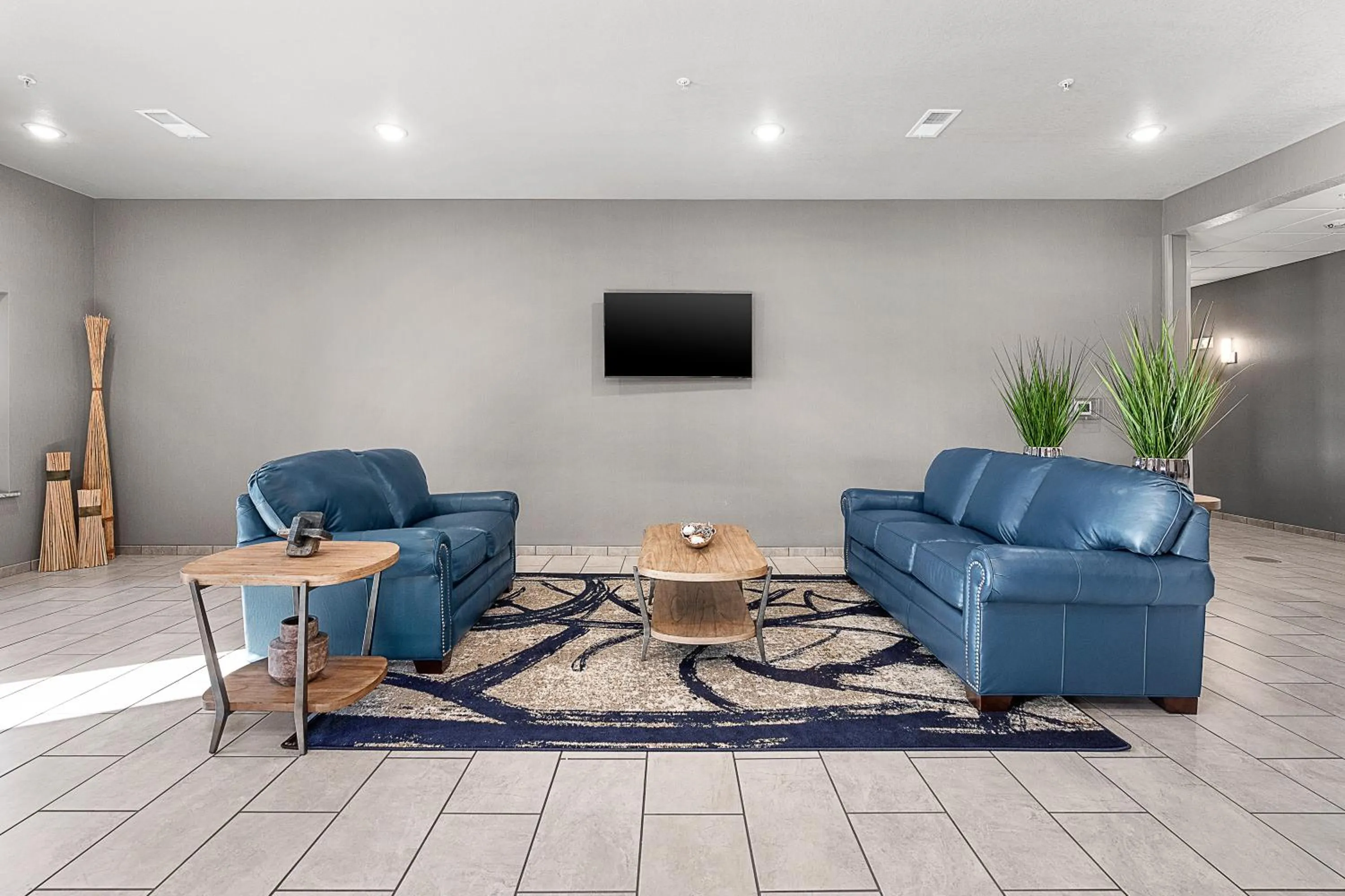 Lobby or reception in Riverstone Suites by Cobblestone Hotels - Chippewa Falls