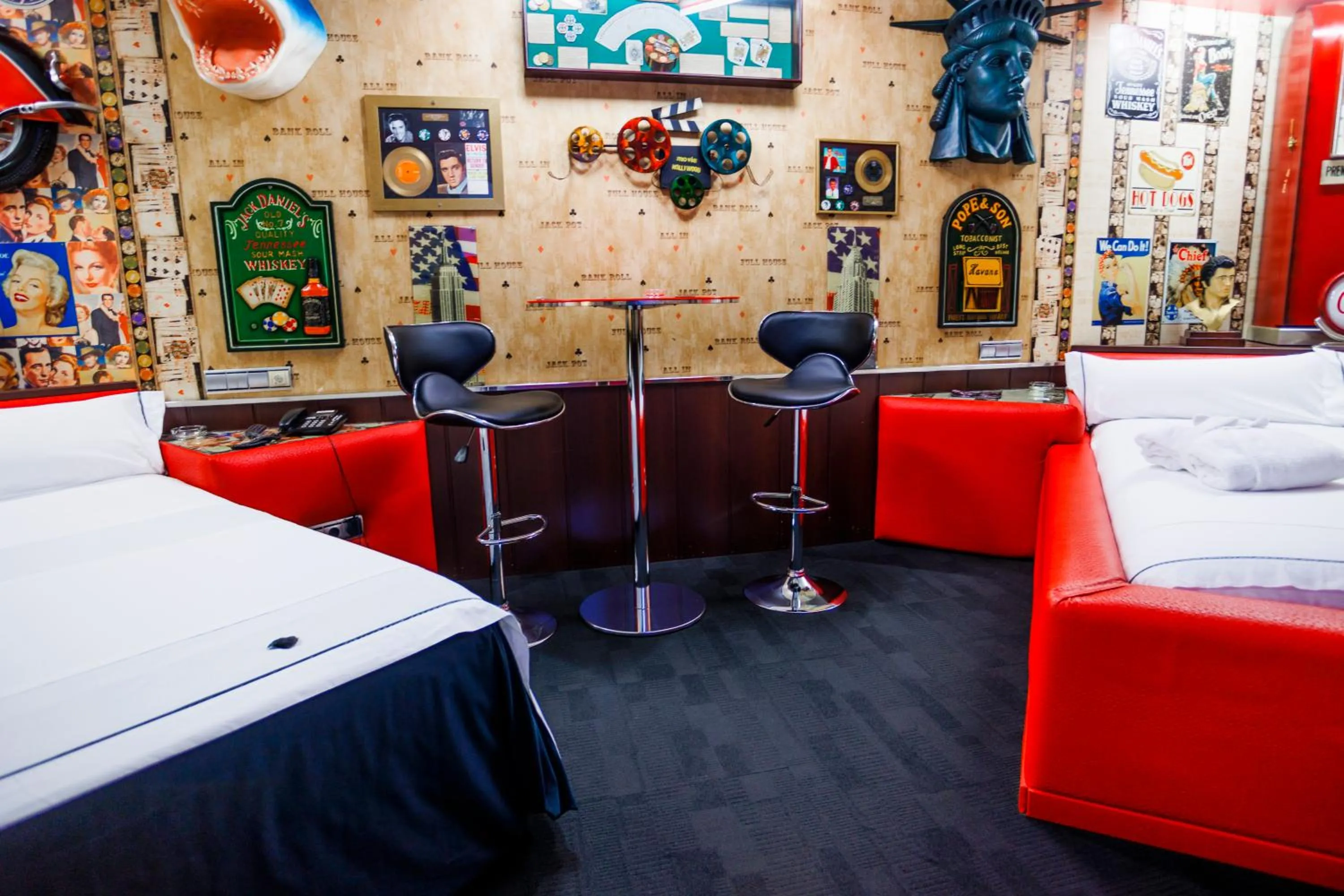 Seating area, Bed in Motel Venus Pontevedra