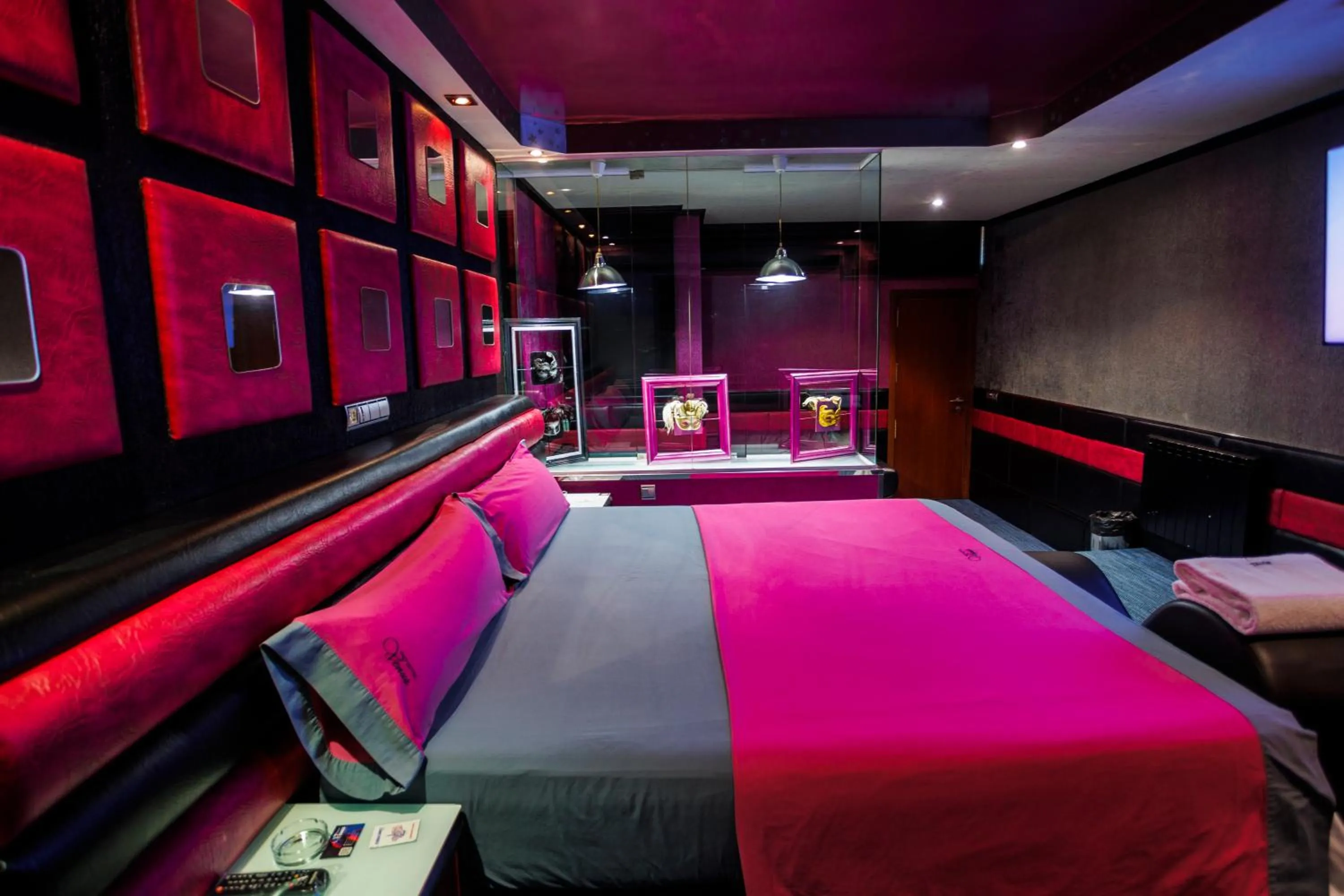 Photo of the whole room, Bed in Motel Venus Pontevedra