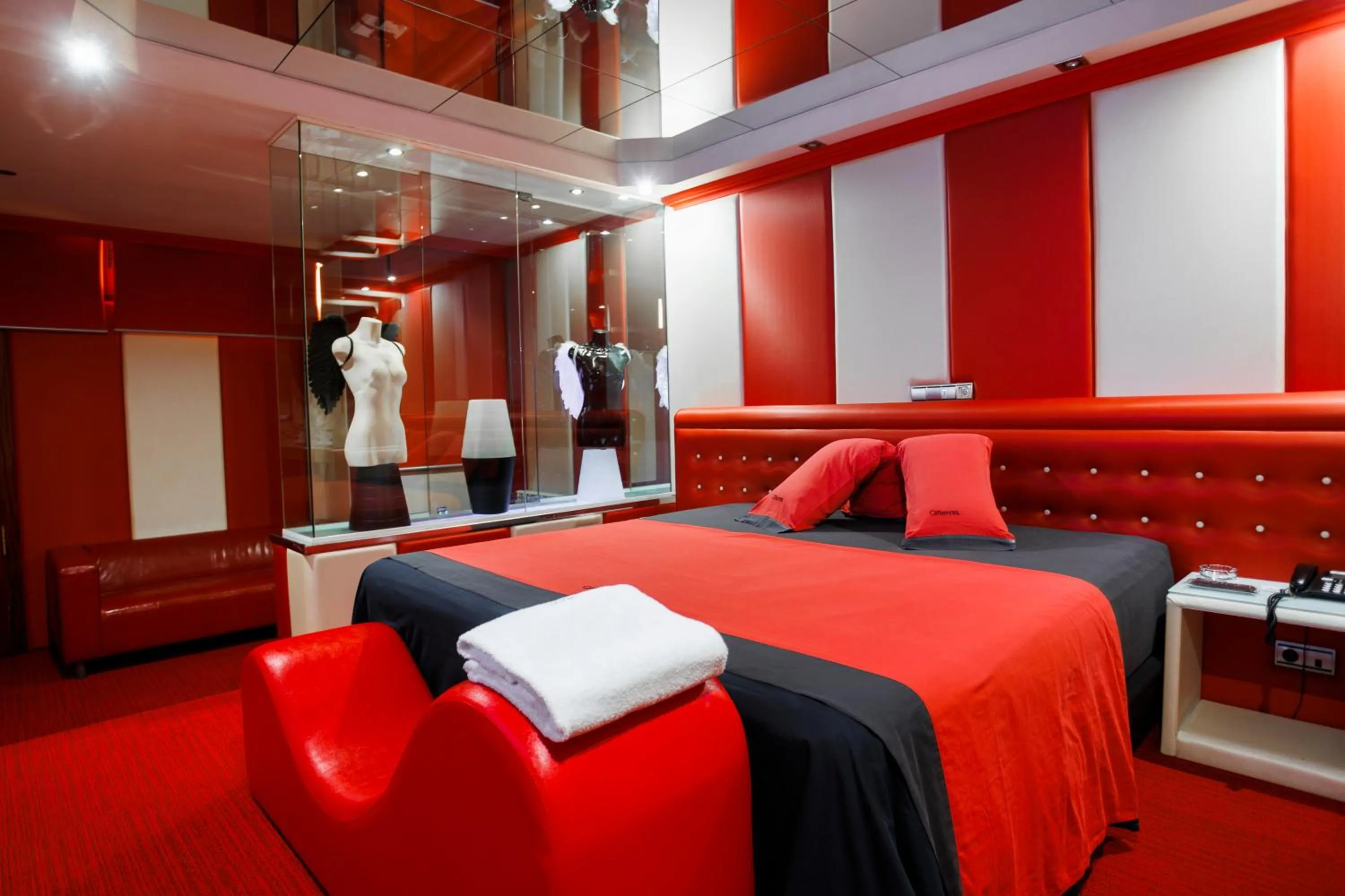 Photo of the whole room, Bed in Motel Venus Pontevedra