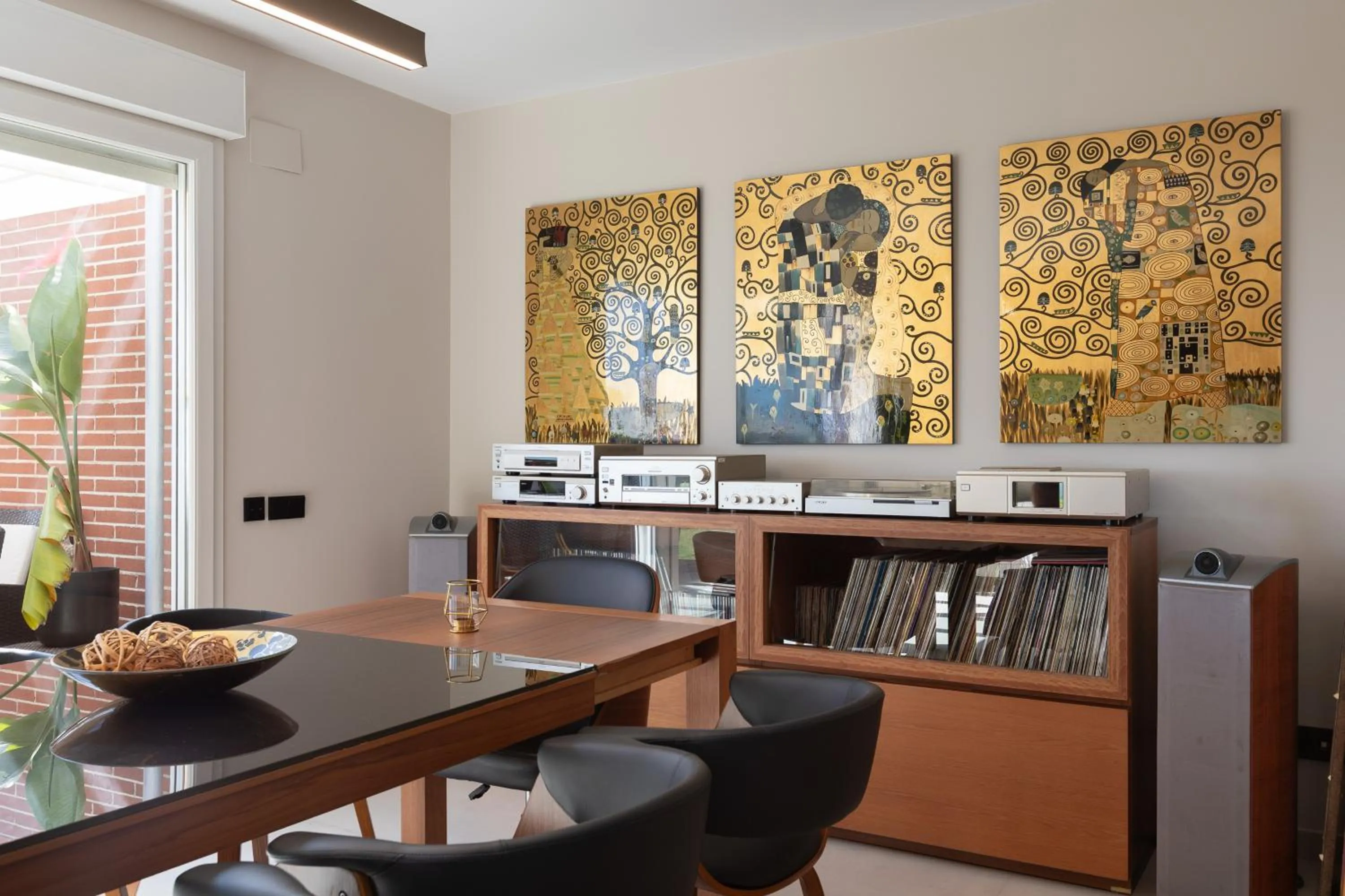 Dining area in Villa Beach Barcelona